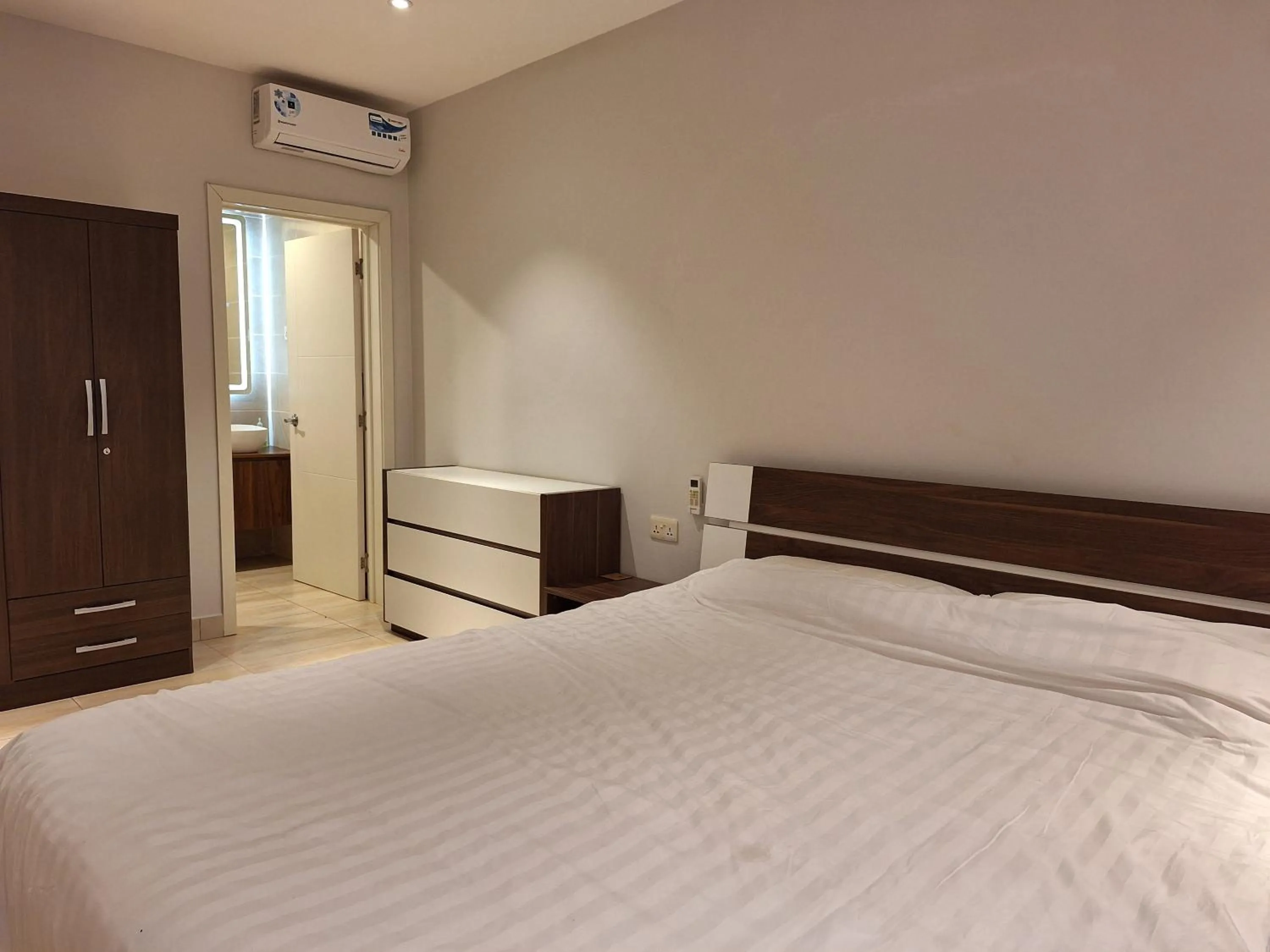 Bed in Forest View Apartments