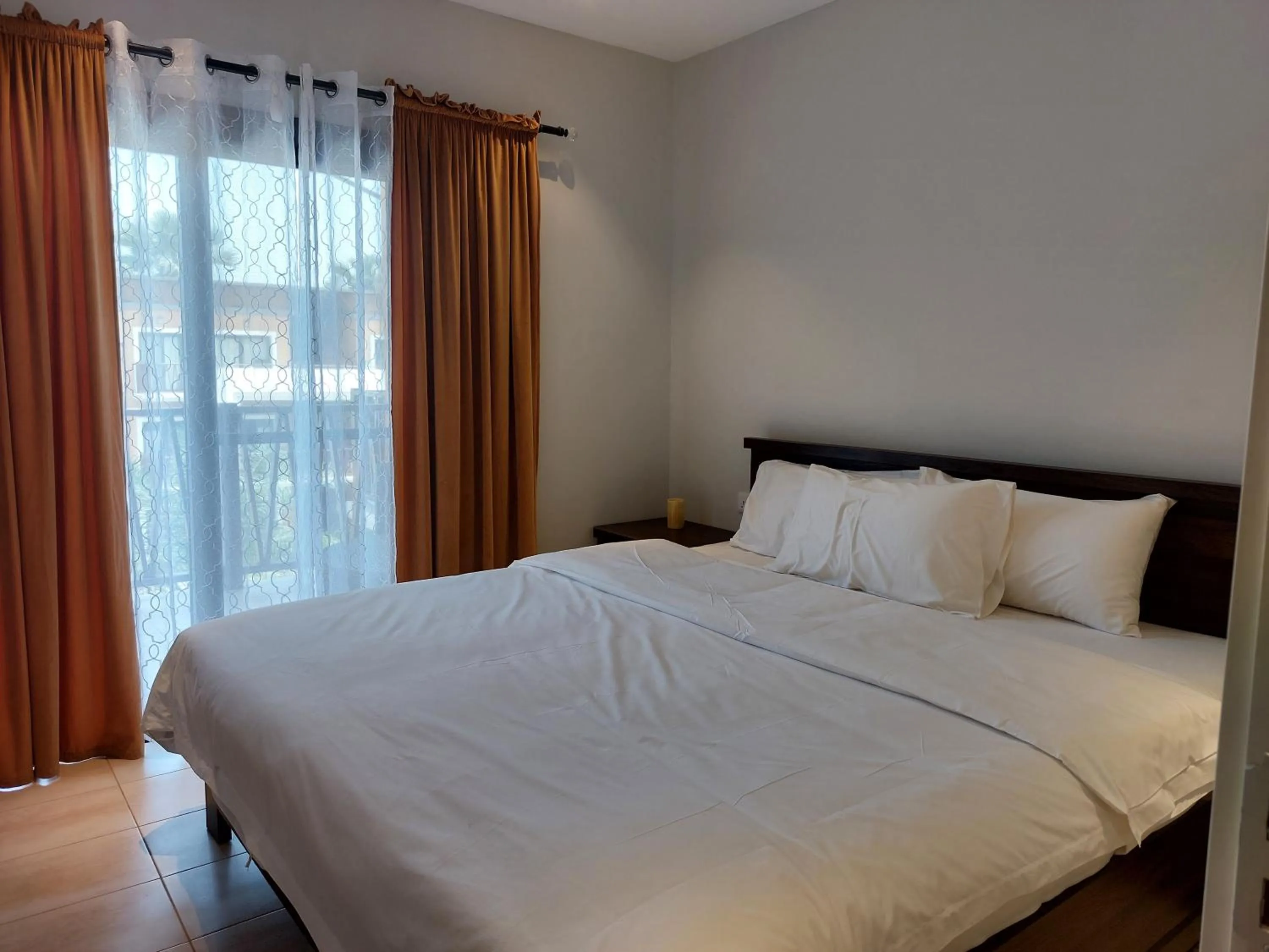 Bedroom, Bed in Forest View Apartments