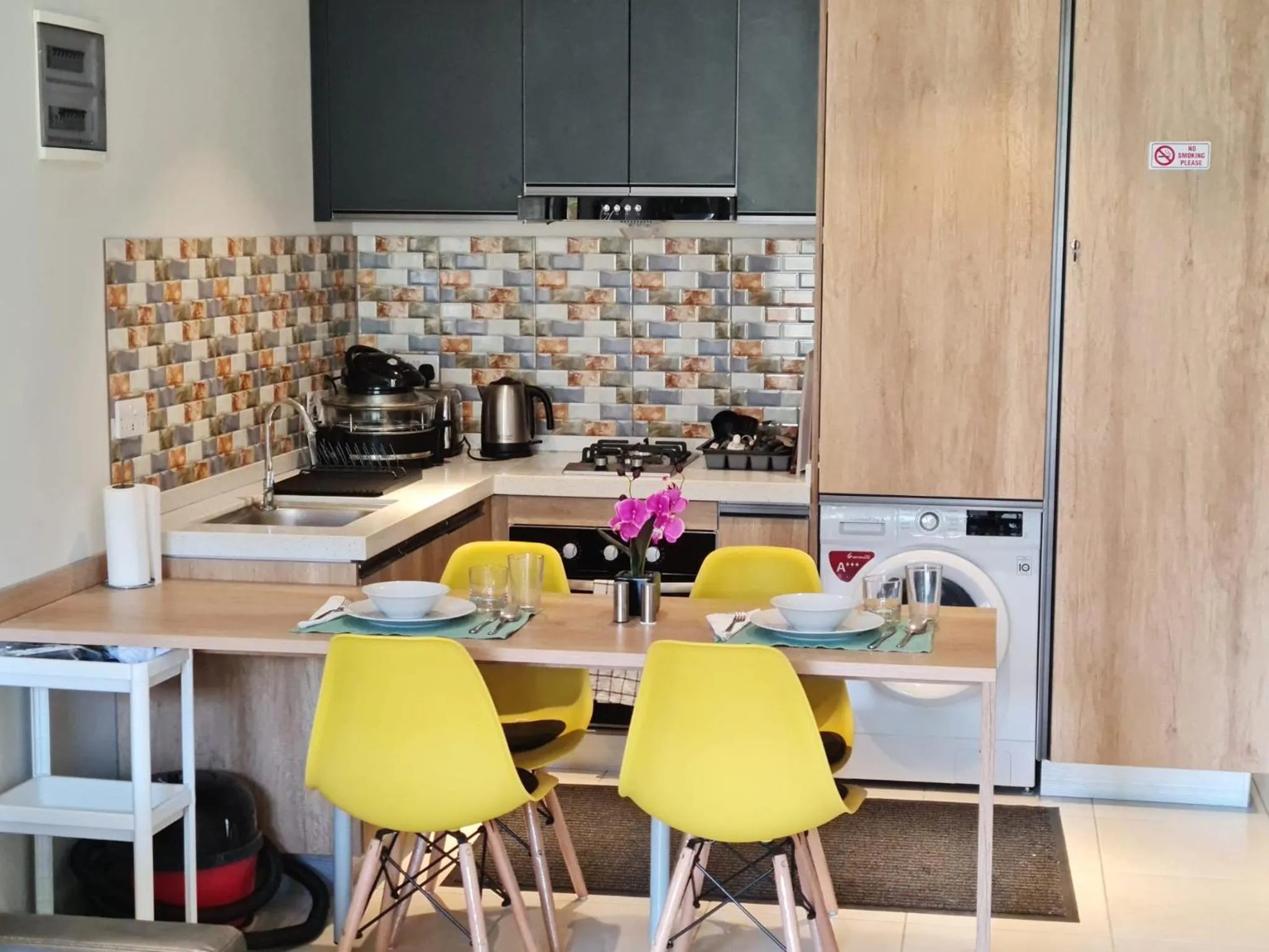 Kitchen or kitchenette in Forest View Apartments