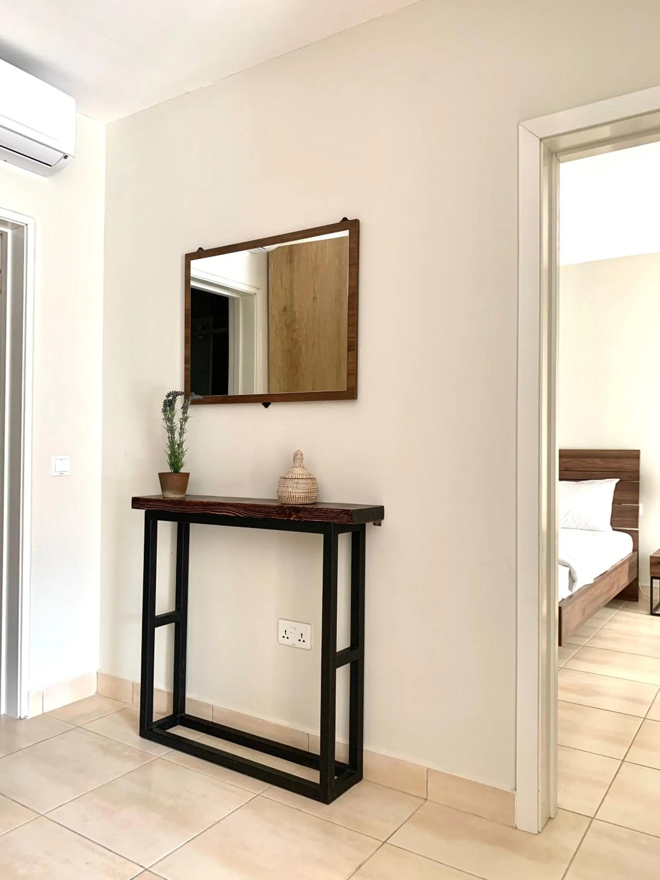 Decorative detail, Bed in Forest View Apartments