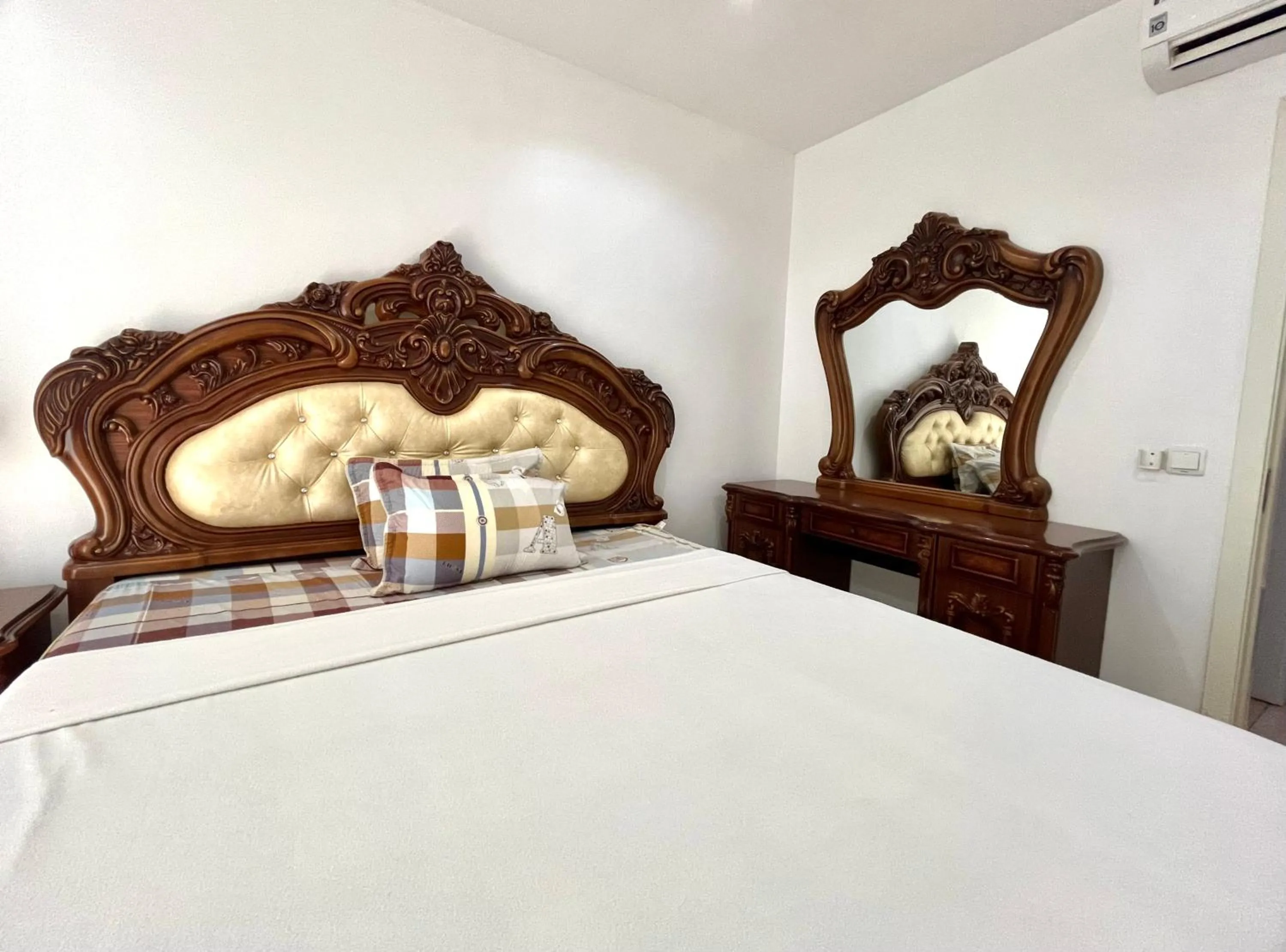 Bed in Forest View Apartments