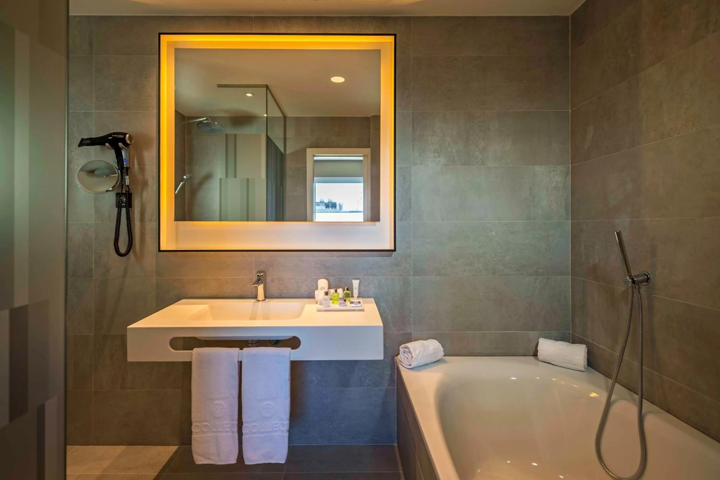 Bathroom in NH Collection Madrid Suecia