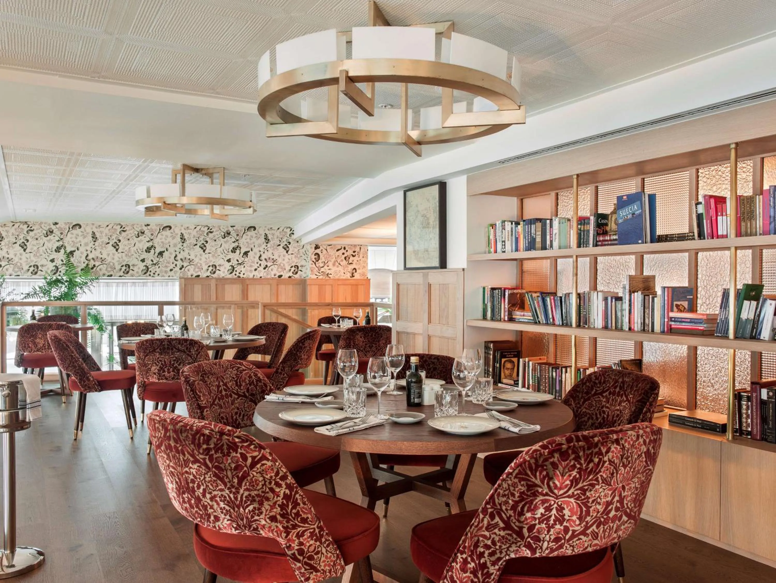 Restaurant/places to eat in NH Collection Madrid Suecia