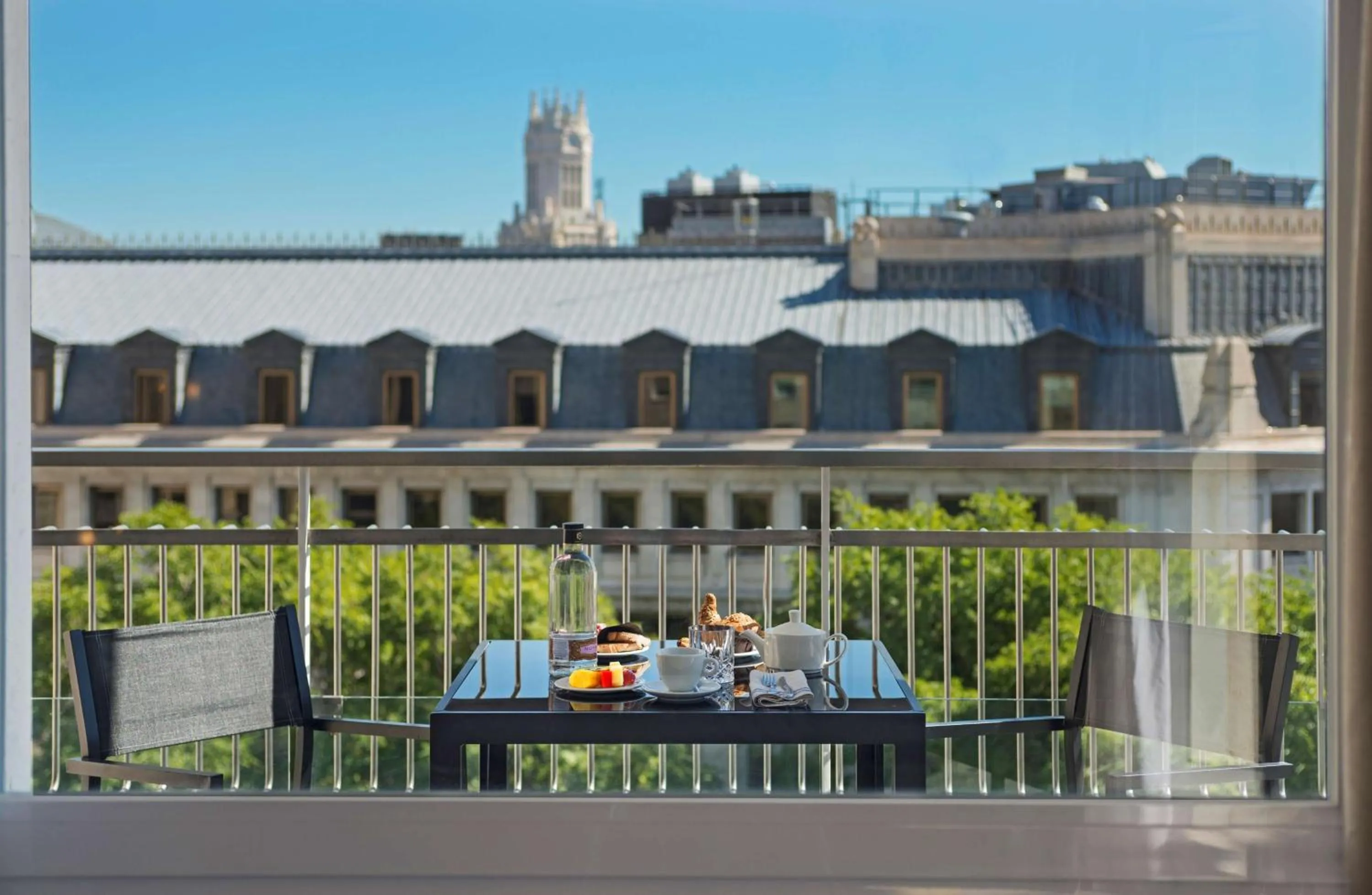 Photo of the whole room in NH Collection Madrid Suecia