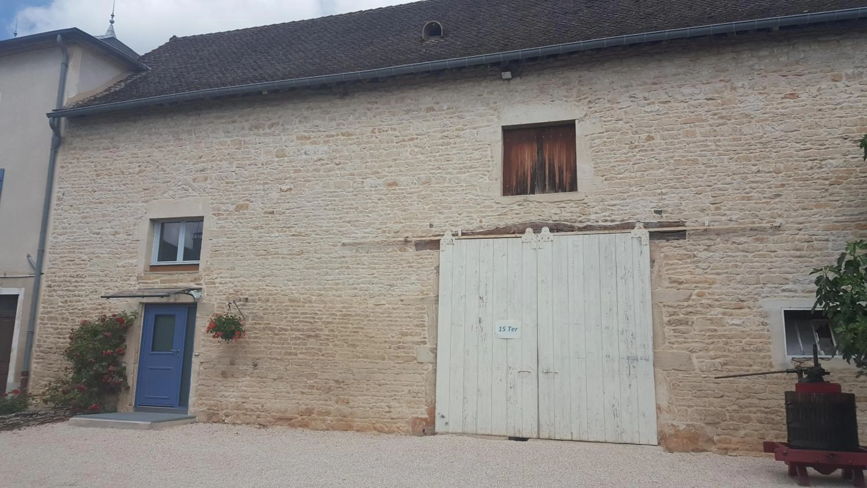 Facade/entrance in Au Petit Pressoir