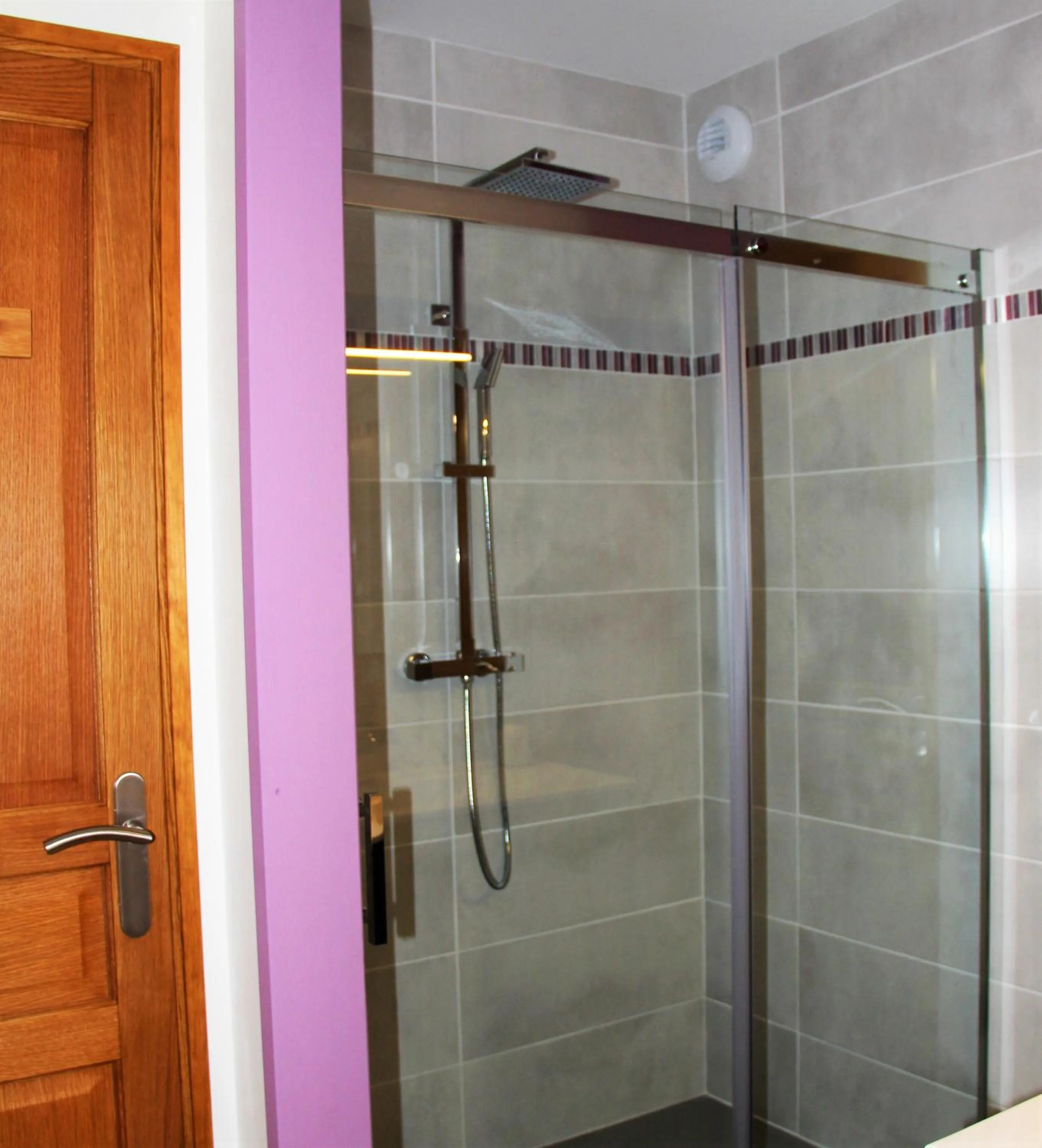 Bathroom in Au Petit Pressoir