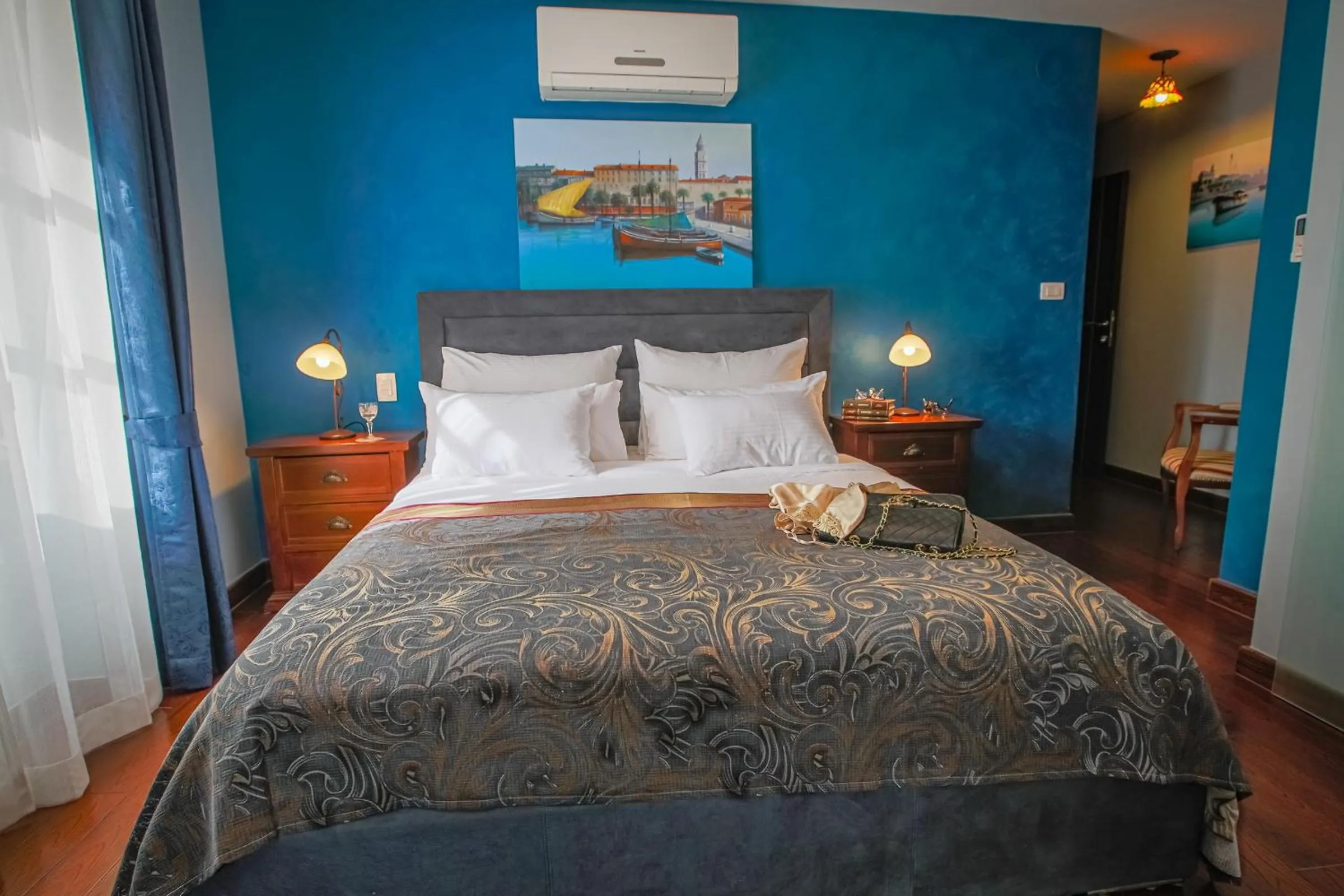 Bed in Theatre luxury rooms