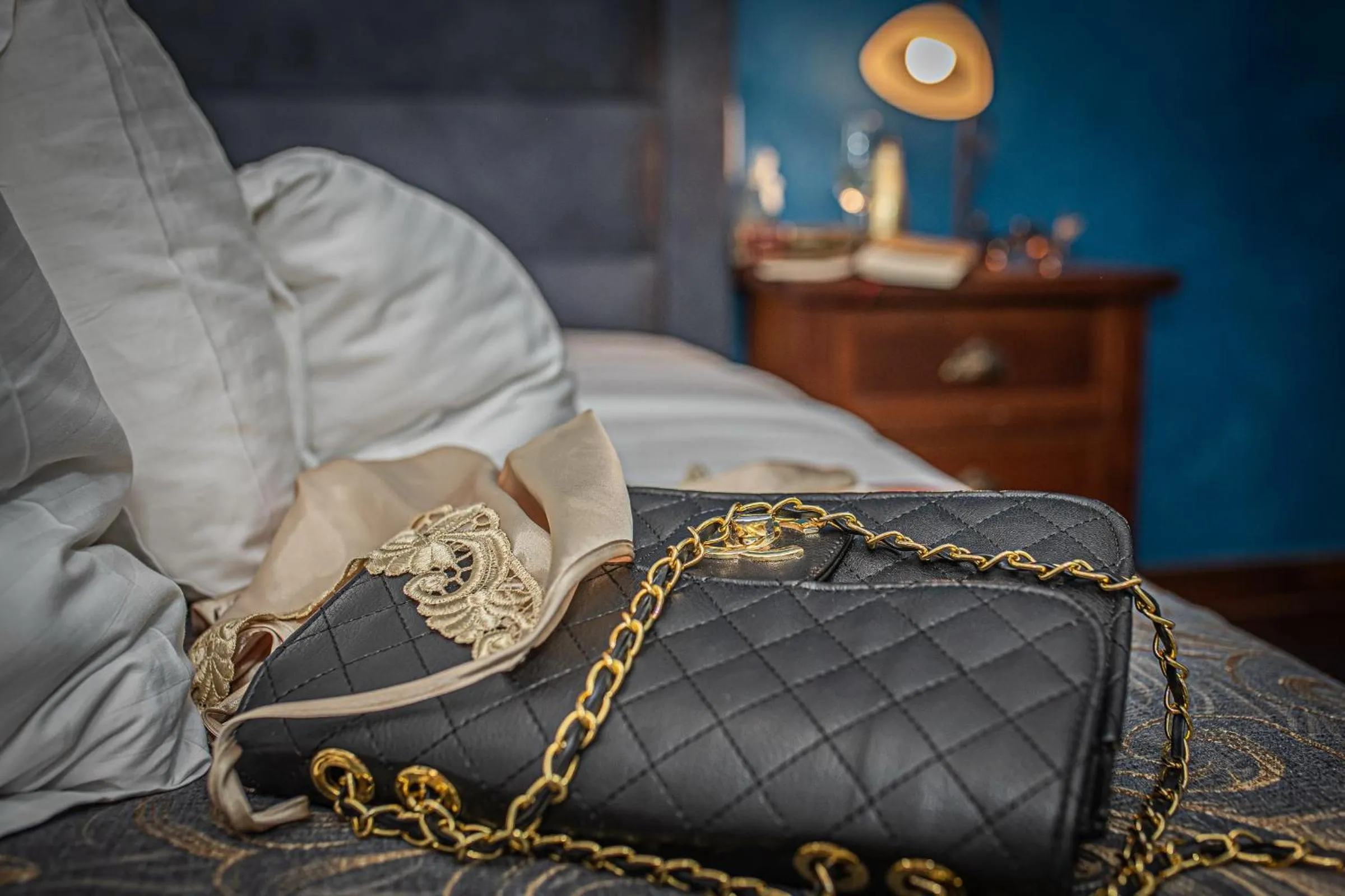 Bed in Theatre luxury rooms