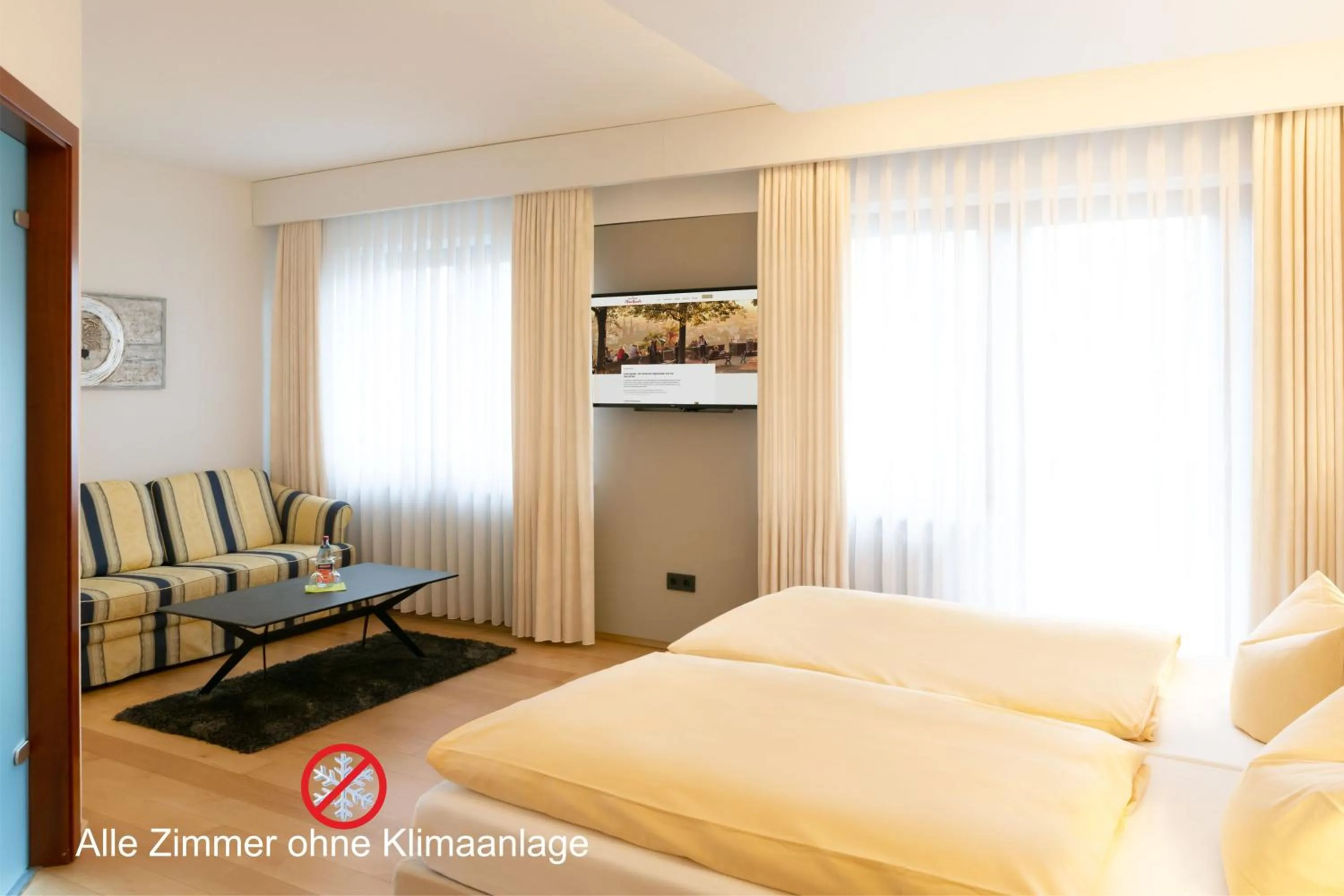 Photo of the whole room, Bed in Hotel-Restaurant Bierhäusle