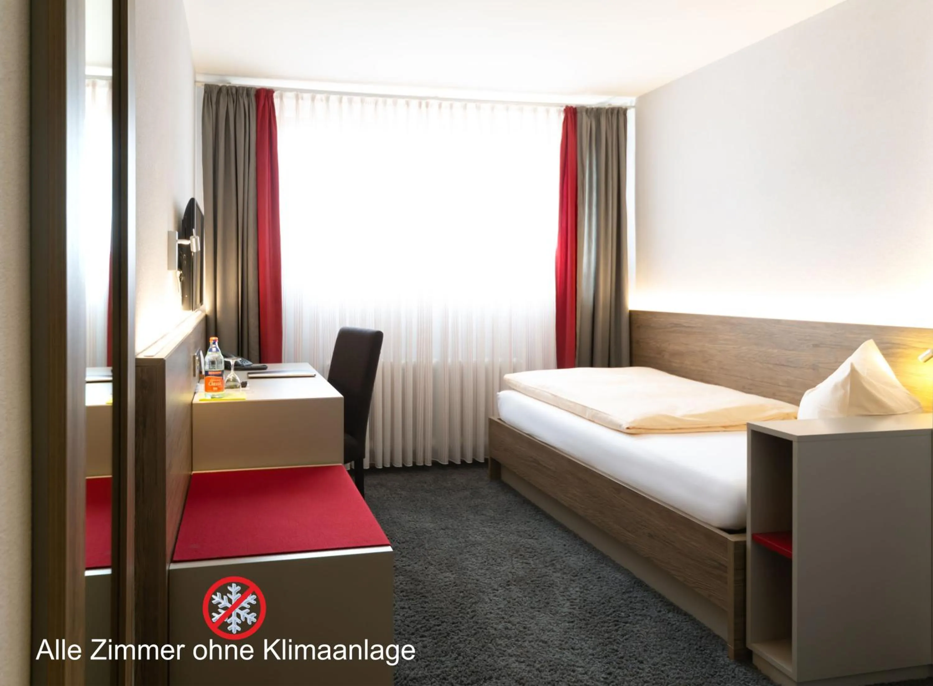 Photo of the whole room, Bed in Hotel-Restaurant Bierhäusle