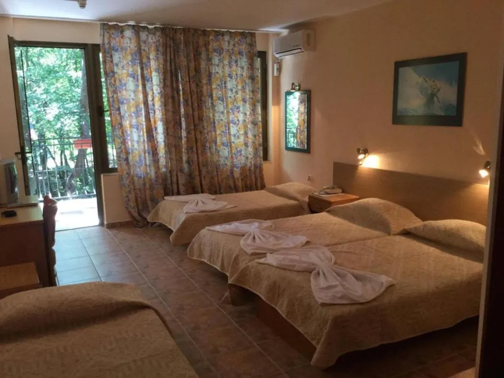 Bed in Park Hotel Briz - All Inclusive & Free Parking