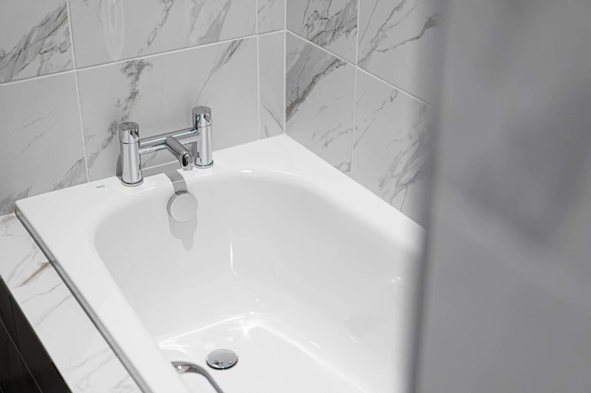 Shower in Hillyard House Hotel