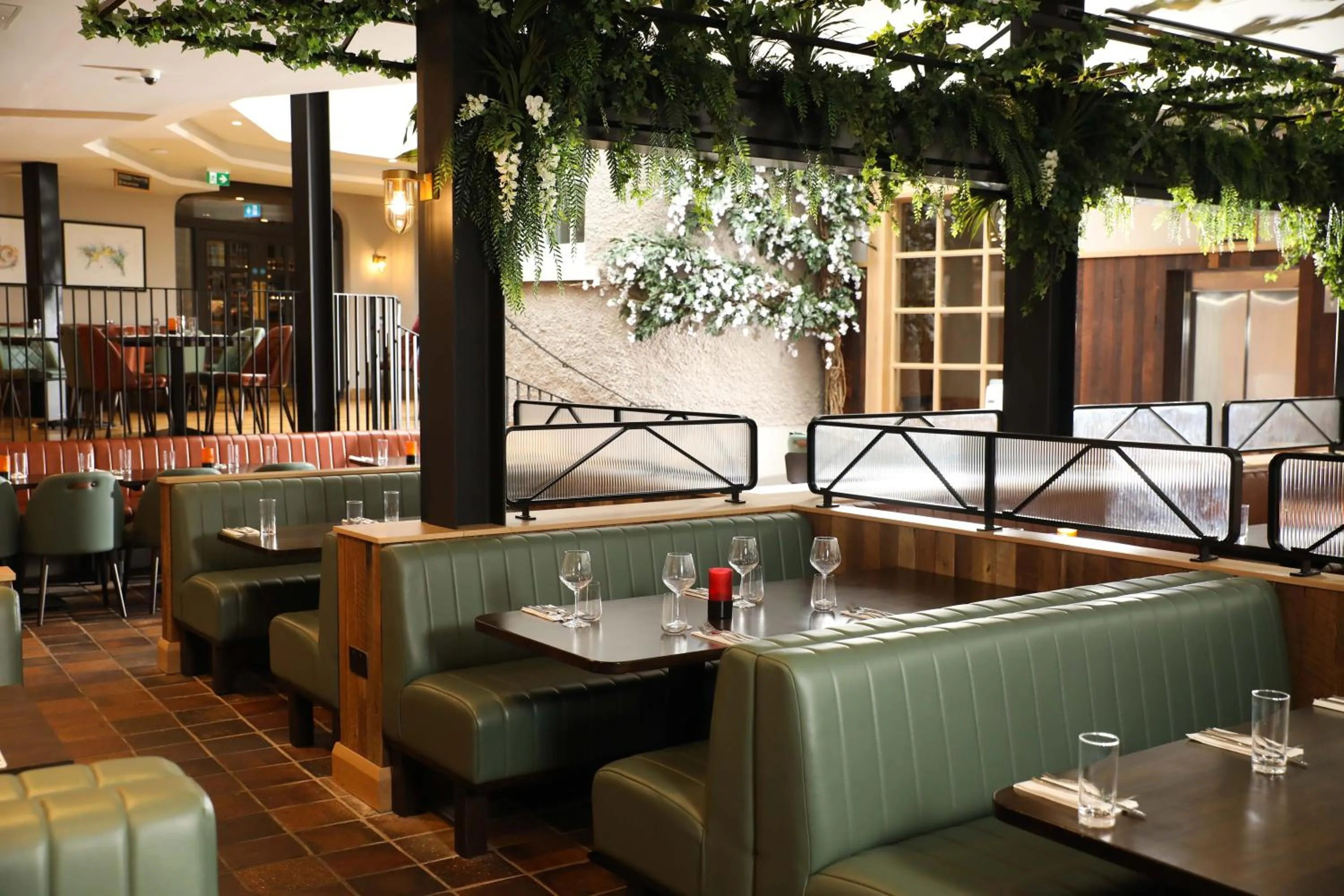 Restaurant/places to eat in Hillyard House Hotel