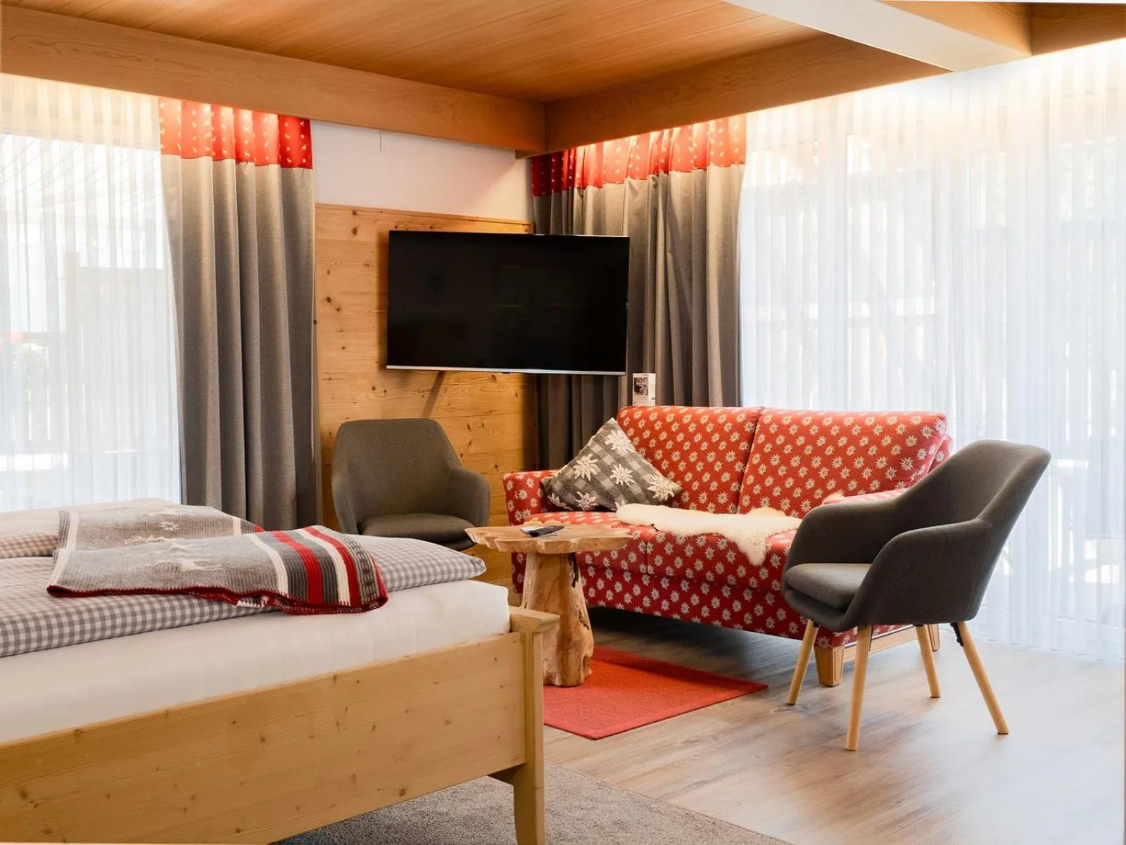 Photo of the whole room, Bed in Hotel-Garni Kalkbrennerhof