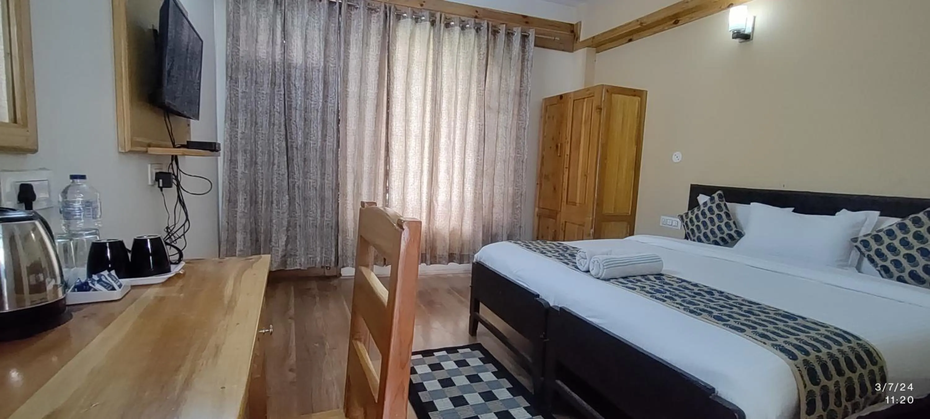 Bed in Tirthan Grand Riverside