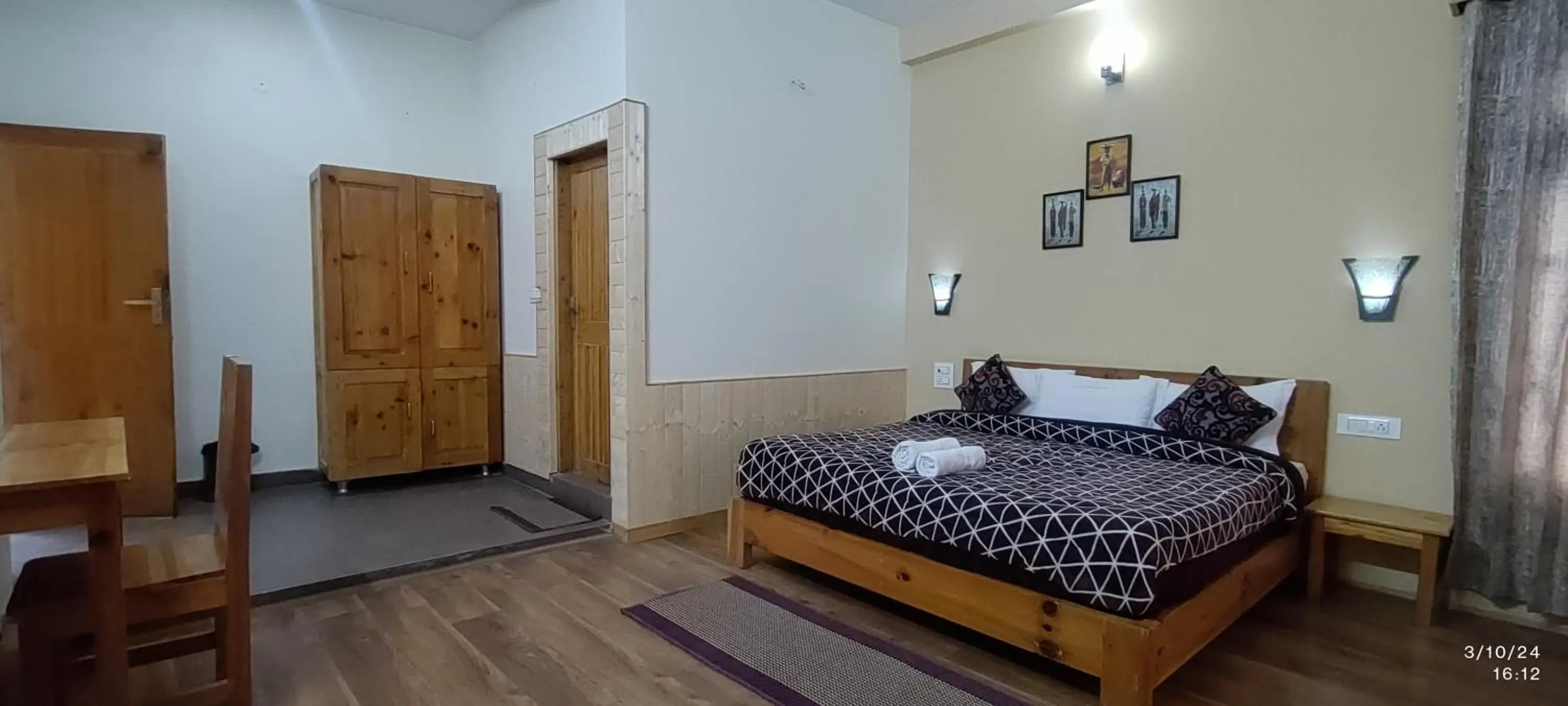 Bed in Tirthan Grand Riverside