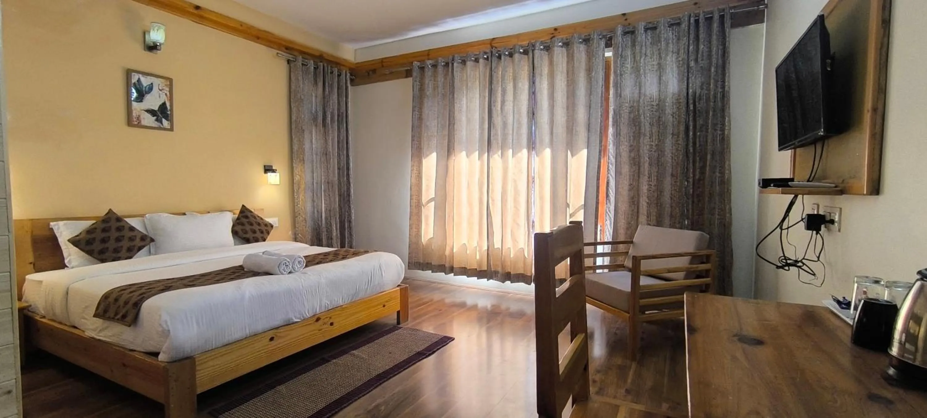 Bed in Tirthan Grand Riverside