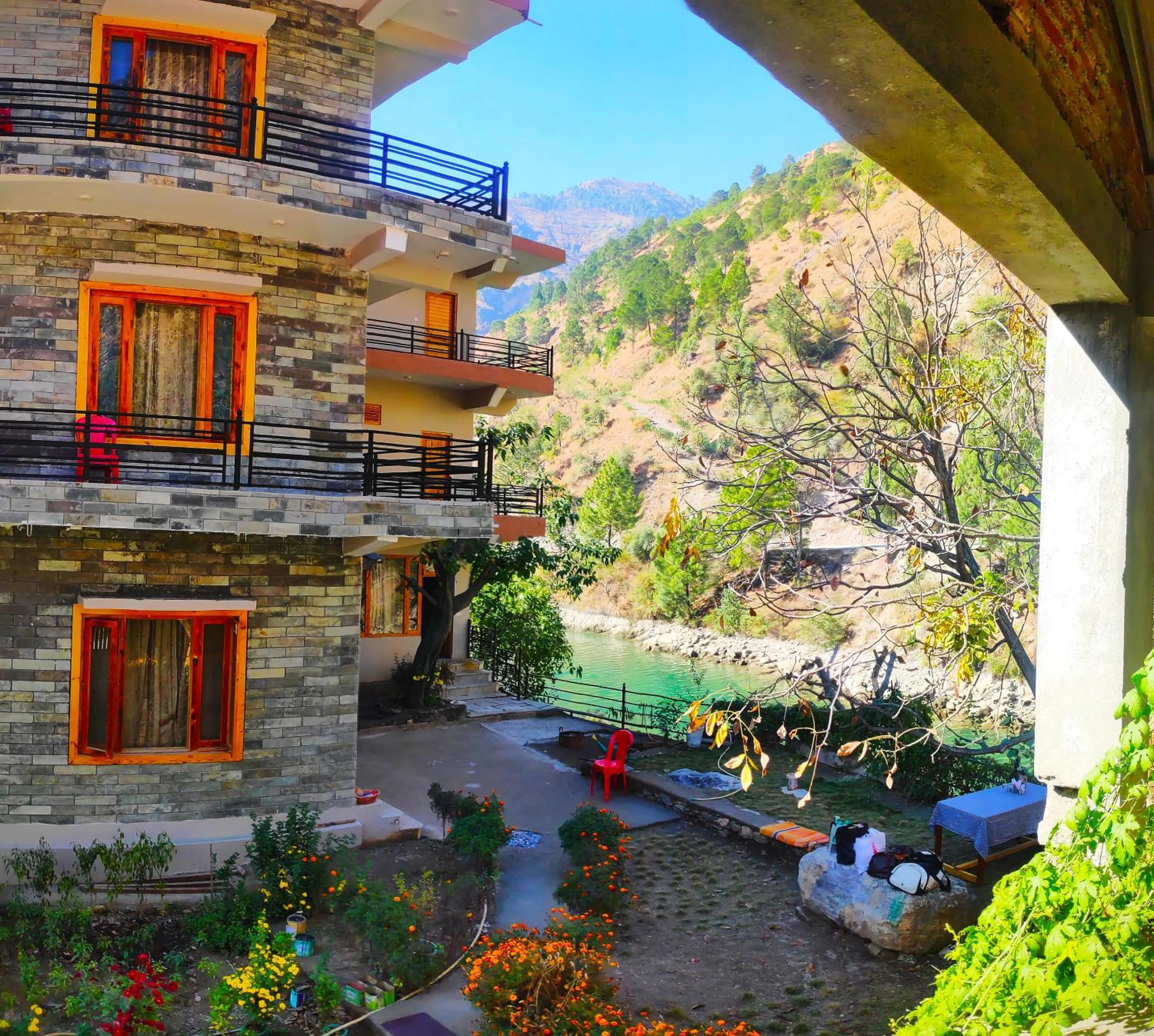 Tirthan Grand Riverside