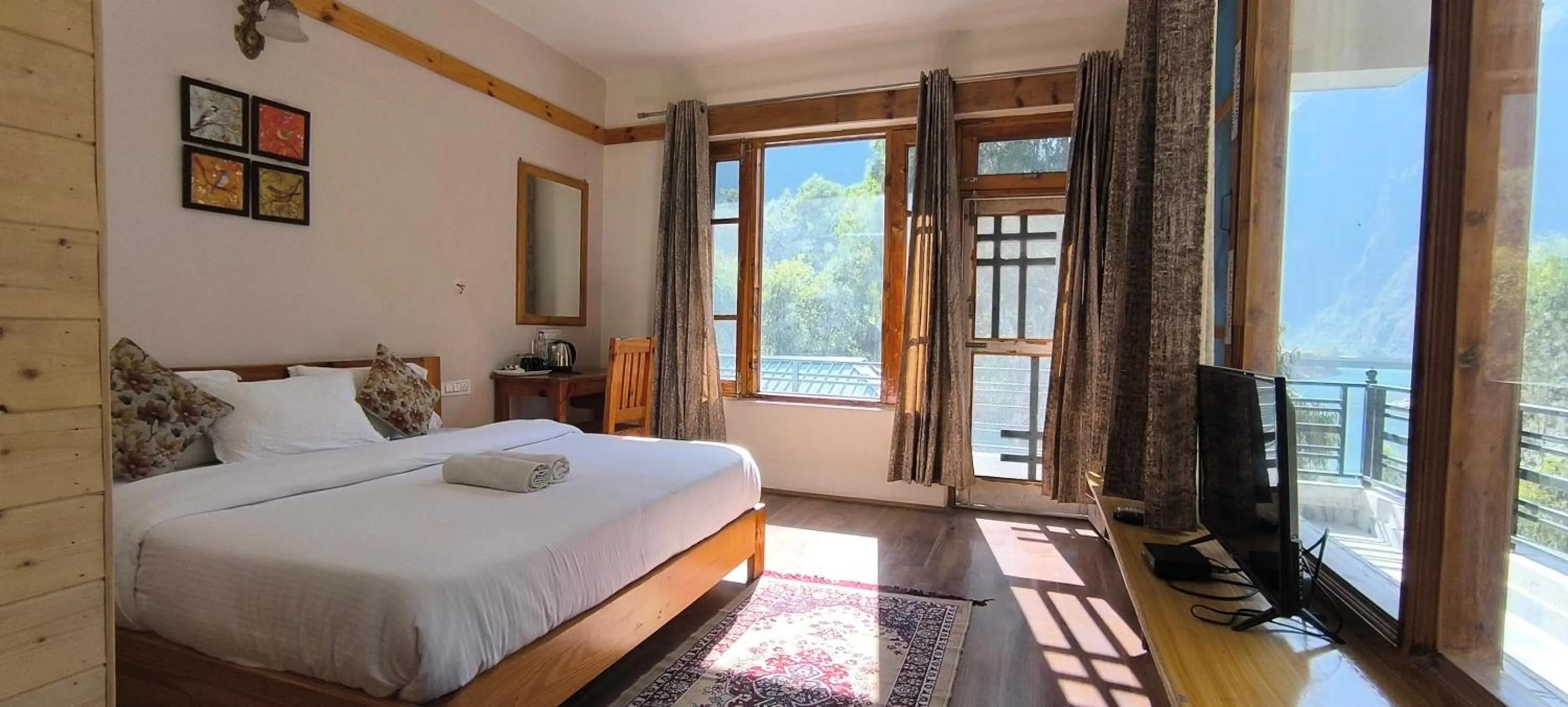 Bed in Tirthan Grand Riverside