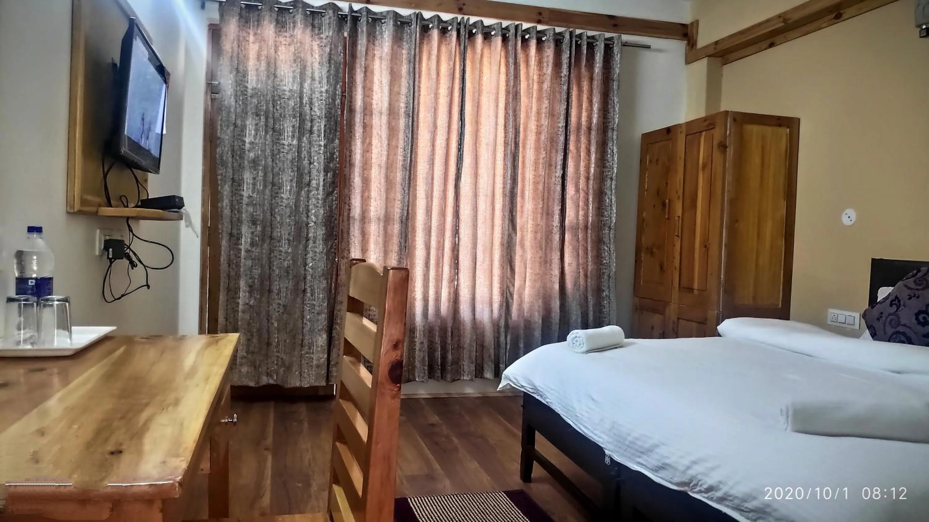 Bed in Tirthan Grand Riverside