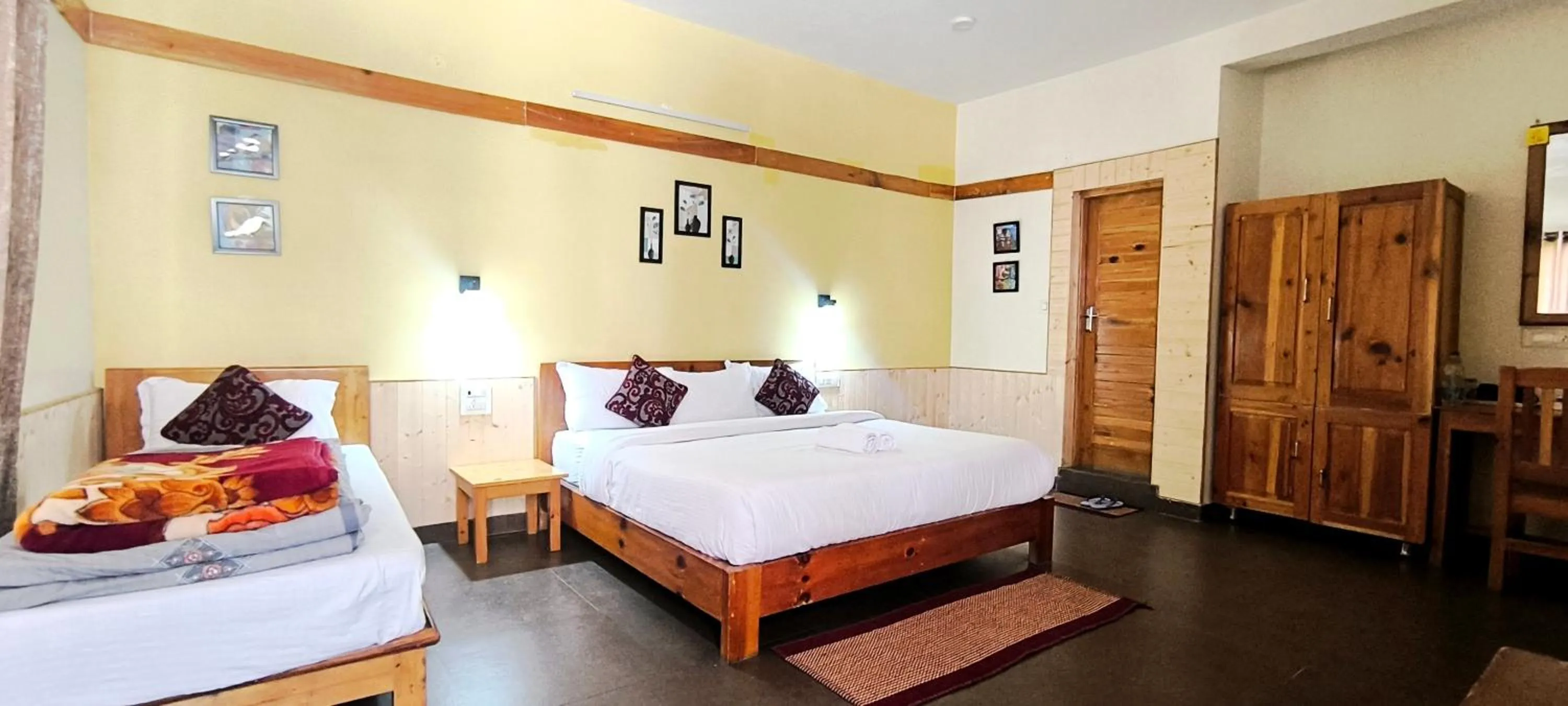 Bed in Tirthan Grand Riverside