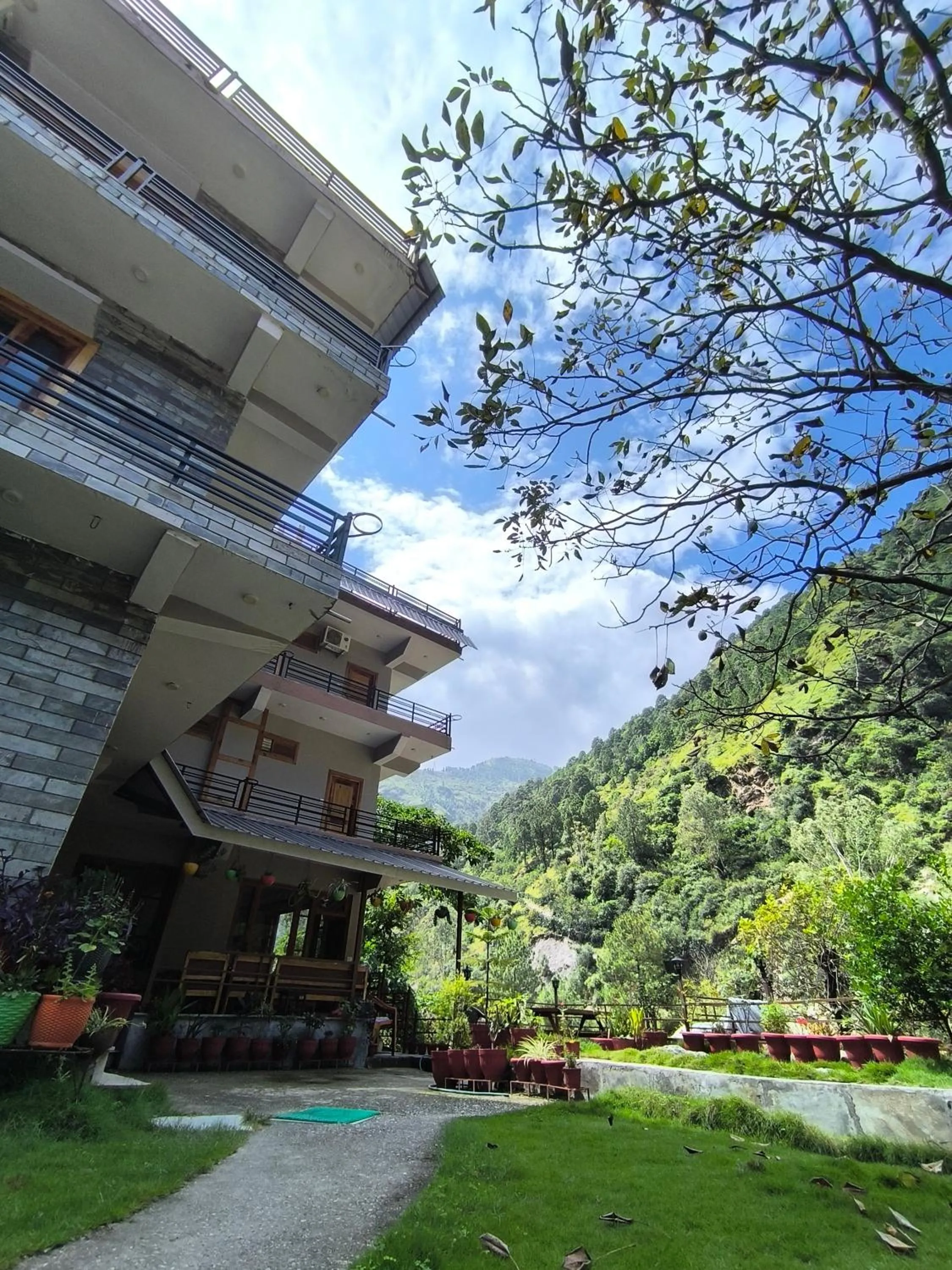 Tirthan Grand Riverside