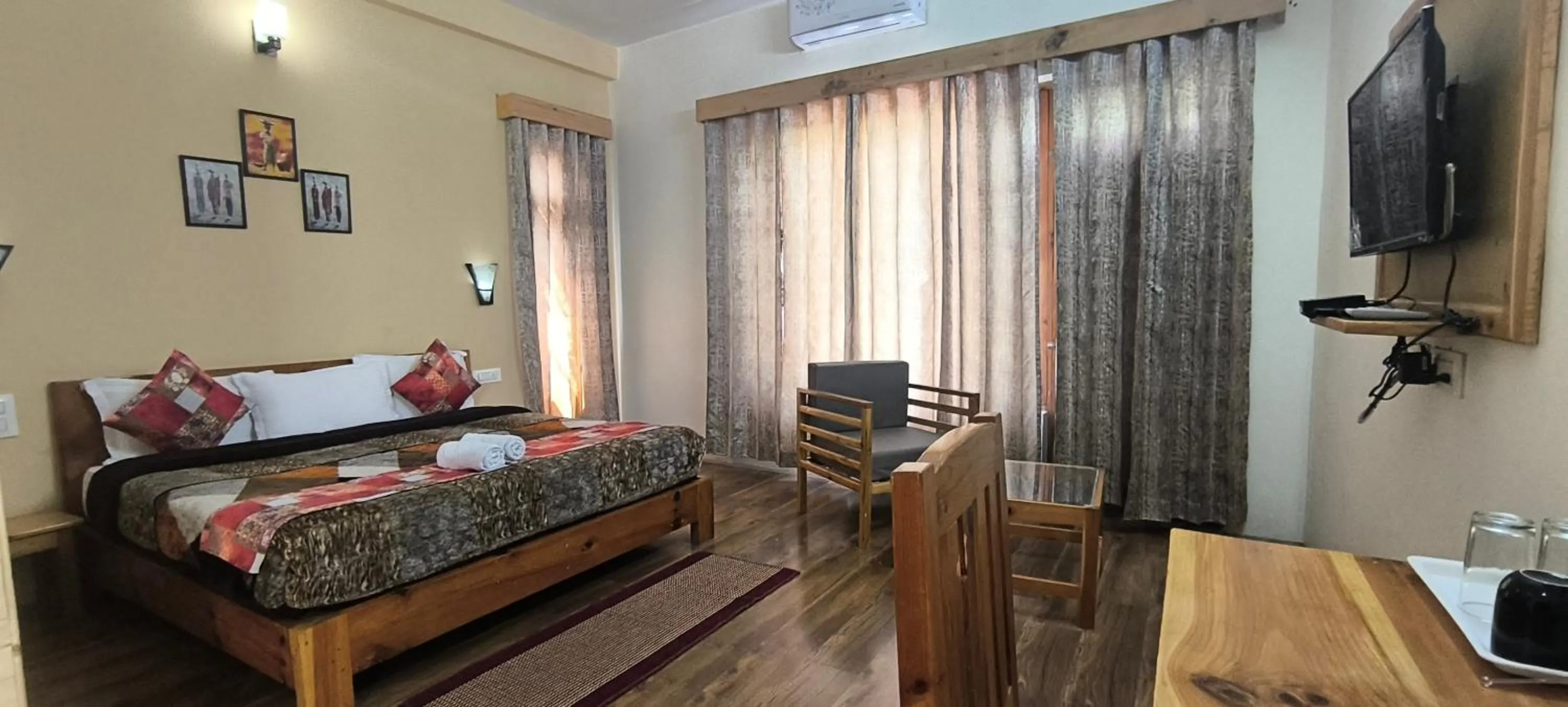 Bed in Tirthan Grand Riverside