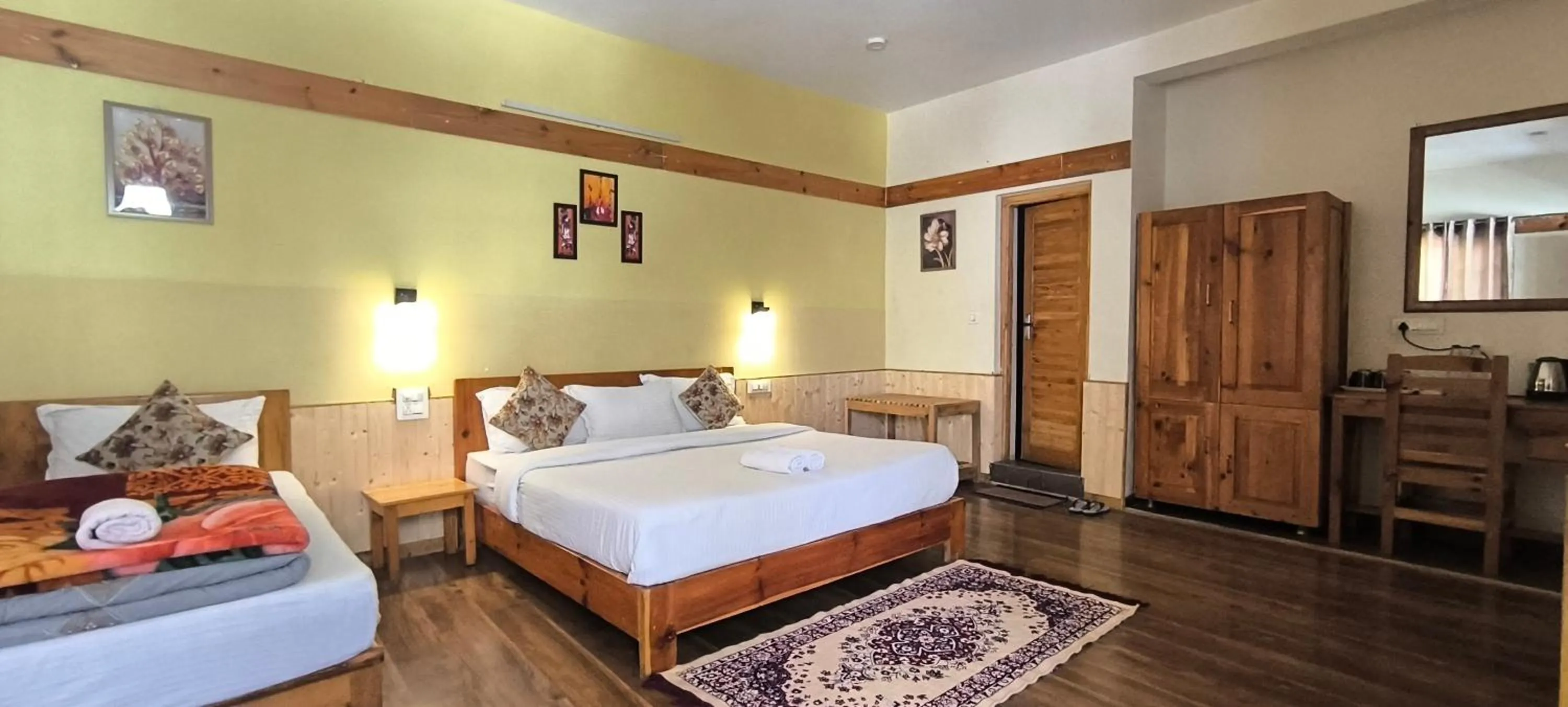 Bed in Tirthan Grand Riverside