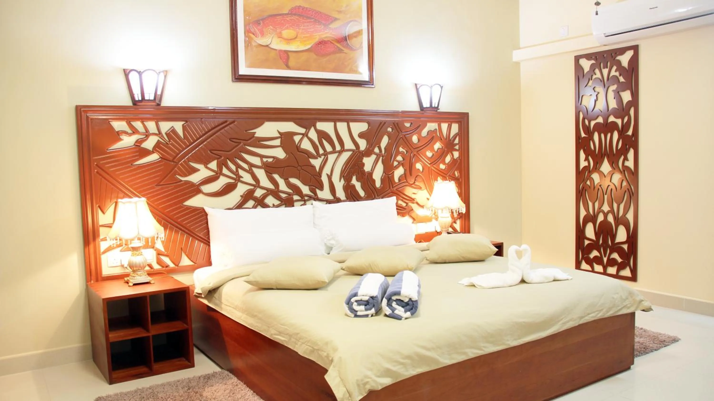 Bed in Pirogue Lodge