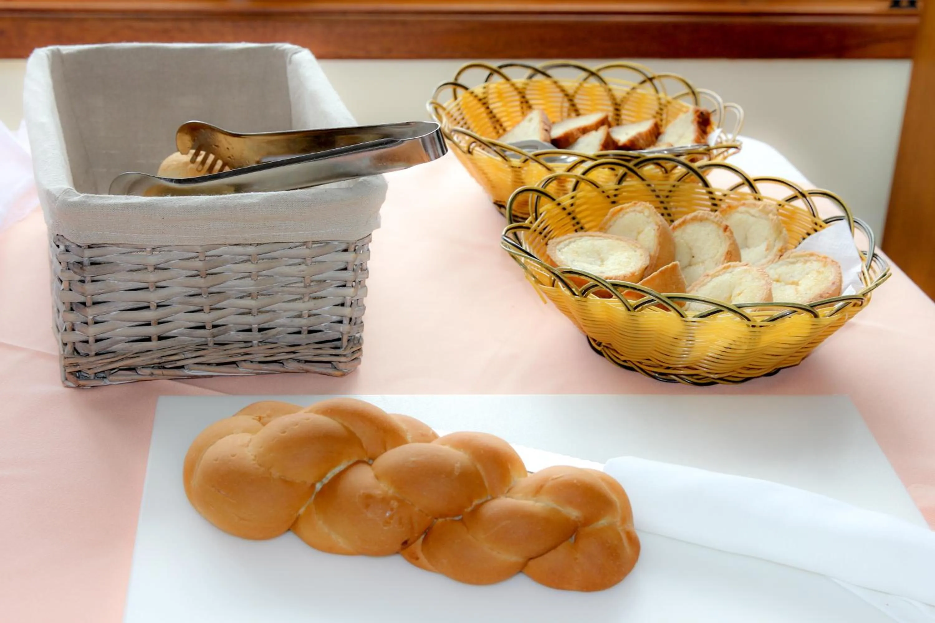 Buffet breakfast in Pirogue Lodge