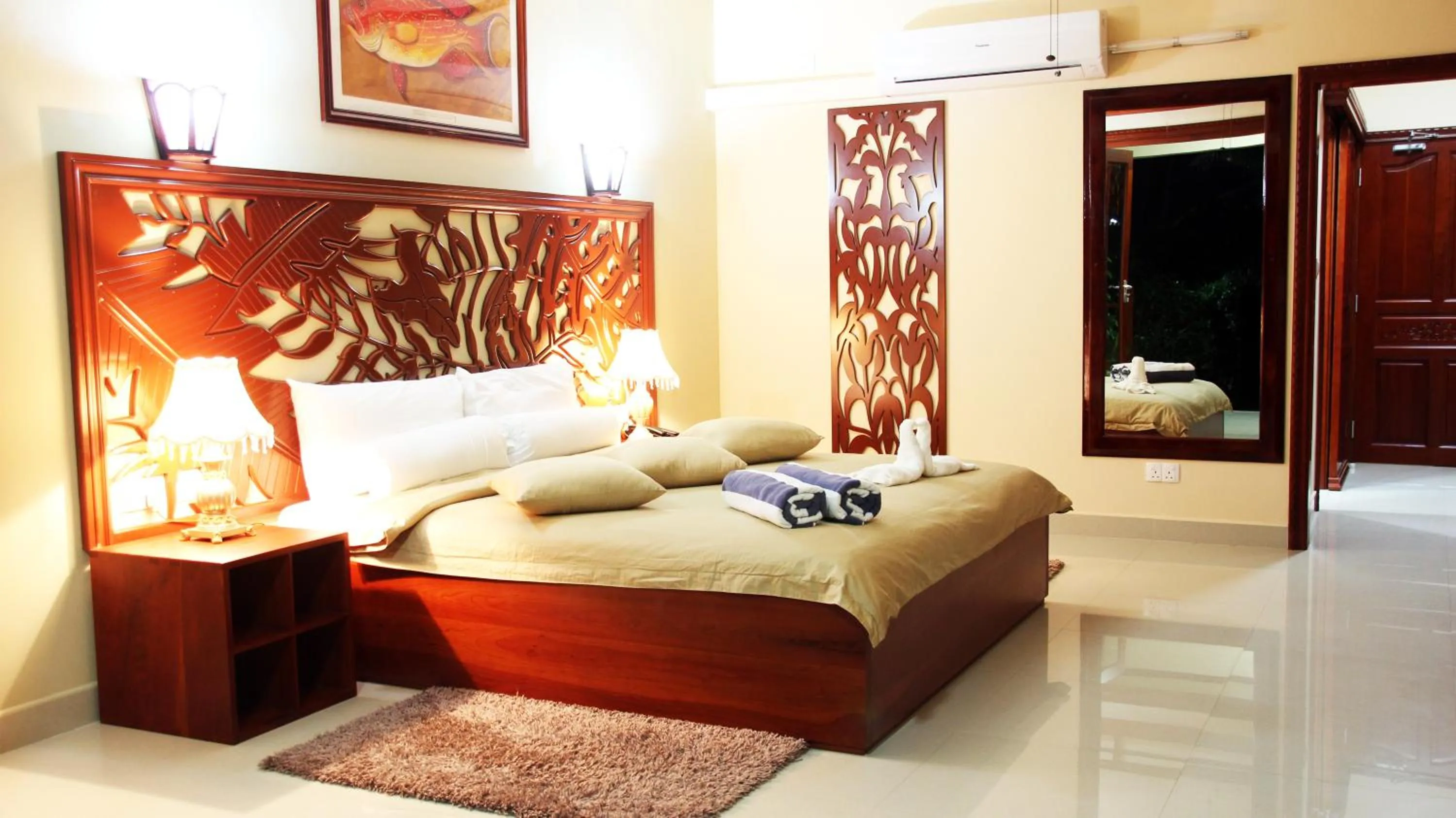 Bed in Pirogue Lodge