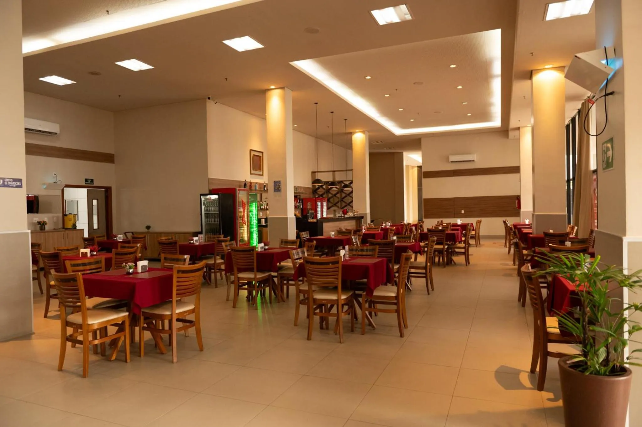 Restaurant/places to eat in Imperial Hotel