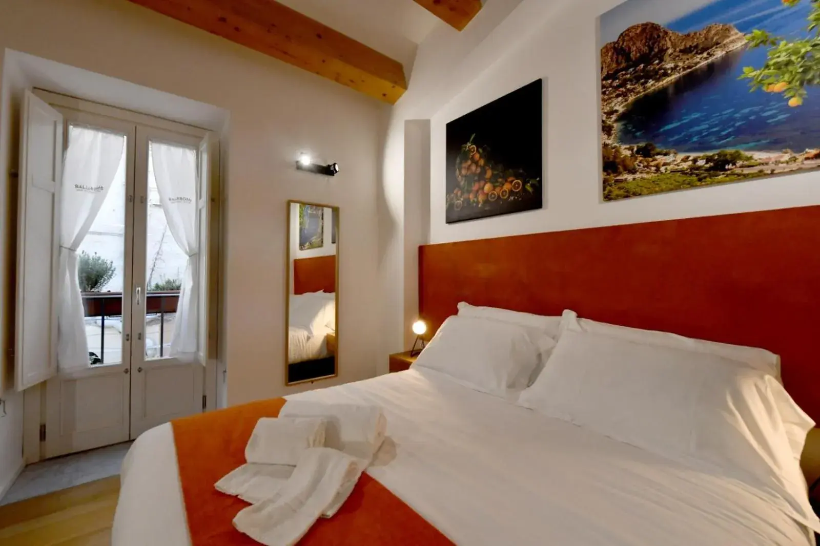 Double Room with Private Bathroom - single occupancy in Ballarooms B&B Palermo Centro Double Room with Private Bathroom - single occupancy in Ballarooms B&B Palermo Centro