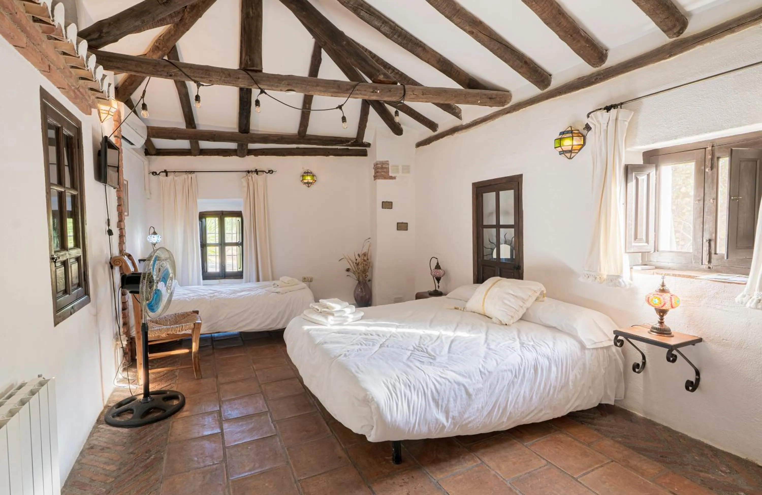Bathroom, Bed in Hotel Rural Alqueria de los lentos