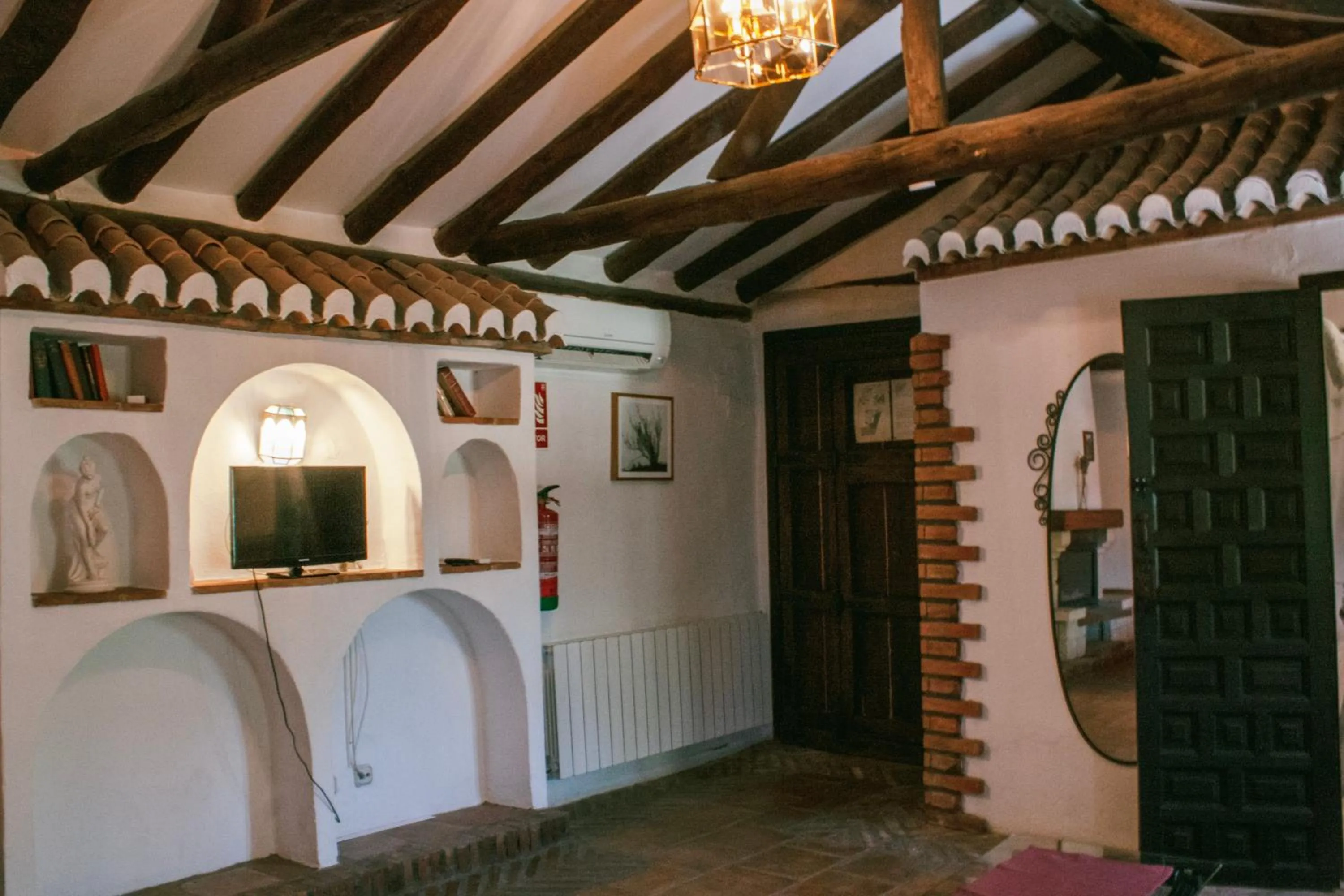 TV and multimedia in Hotel Rural Alqueria de los lentos