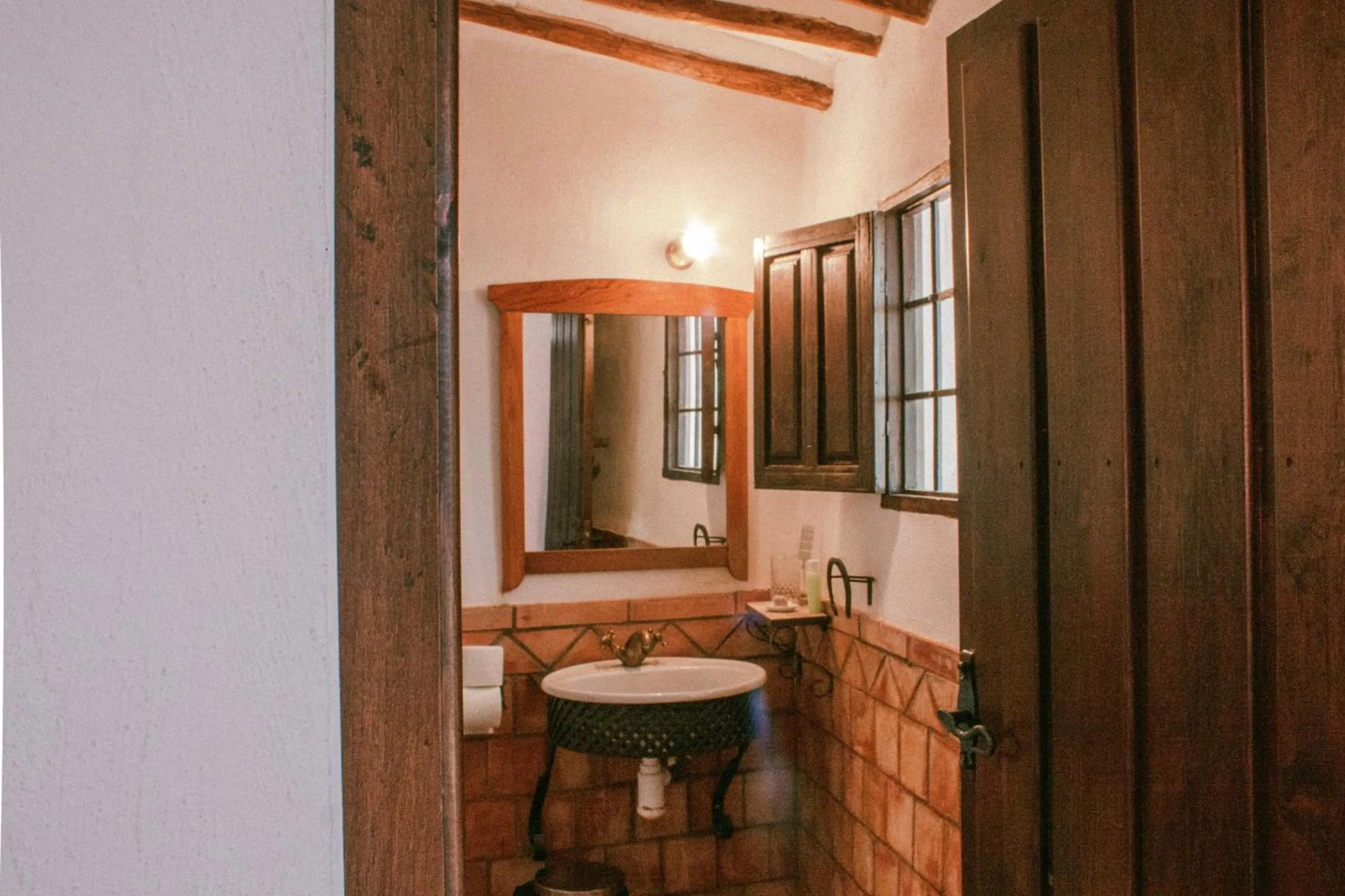 Toilet in Hotel Rural Alqueria de los lentos