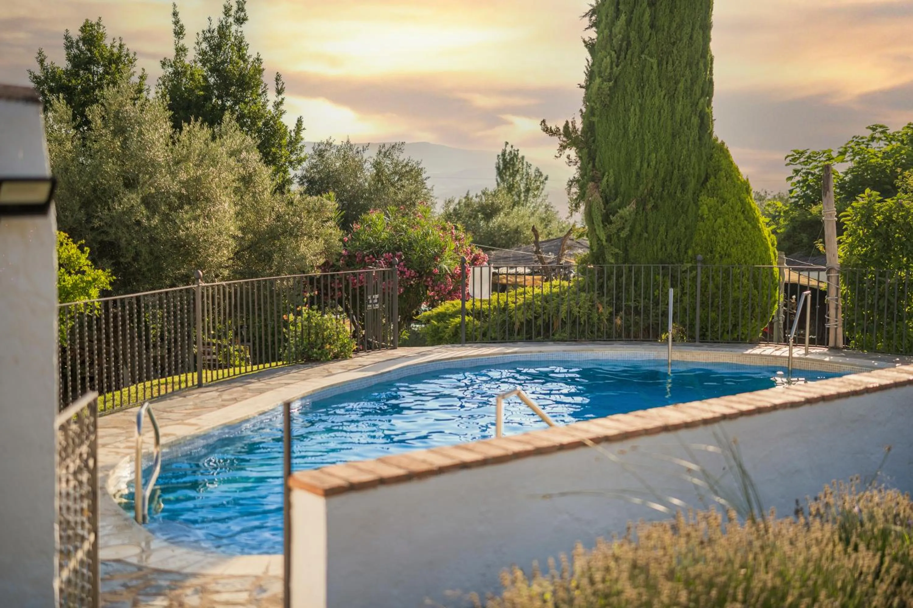 Swimming pool in Hotel Rural Alqueria de los lentos