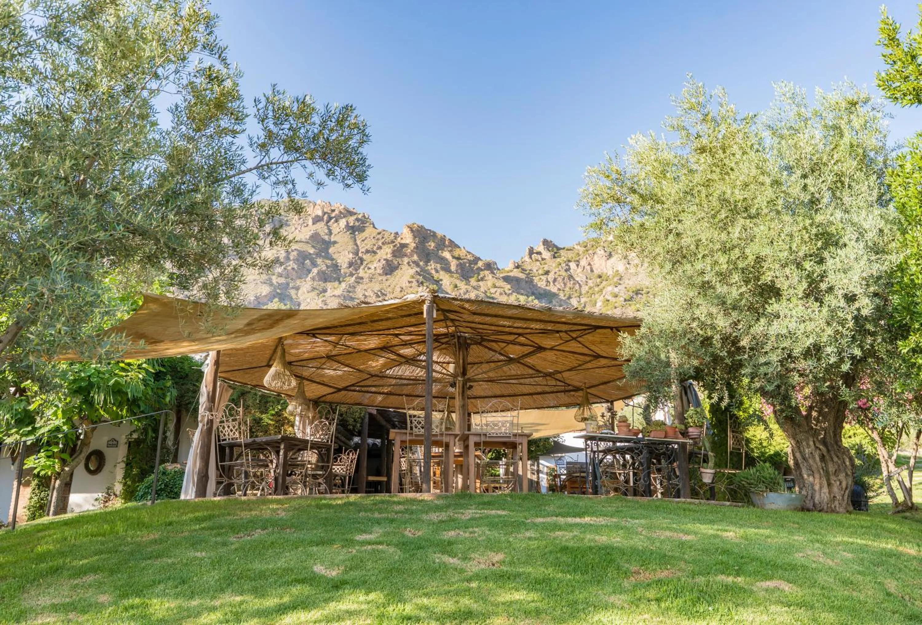 Garden view in Hotel Rural Alqueria de los lentos