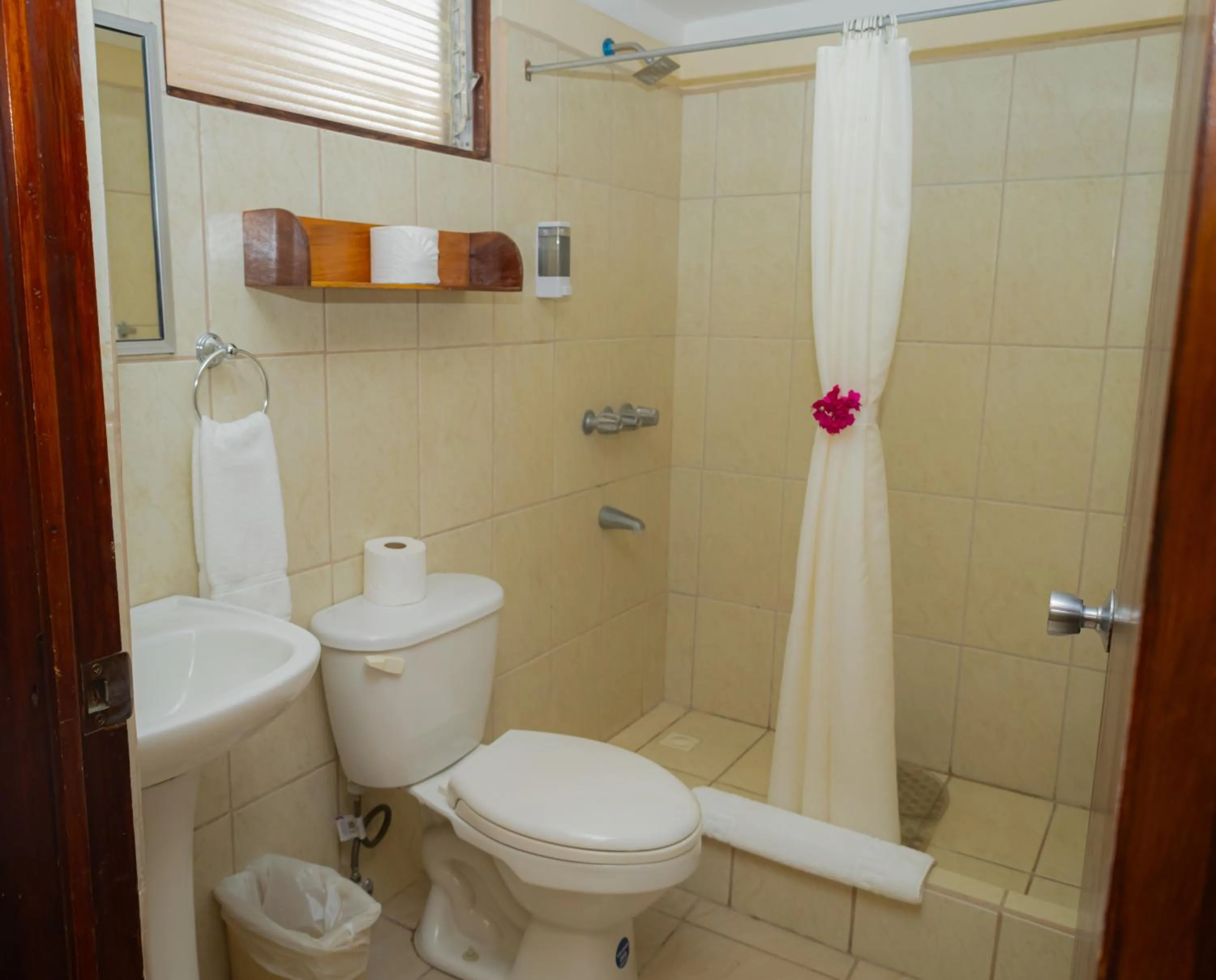 Shower in Hotel Las Espuelas, Bar & Restaurant