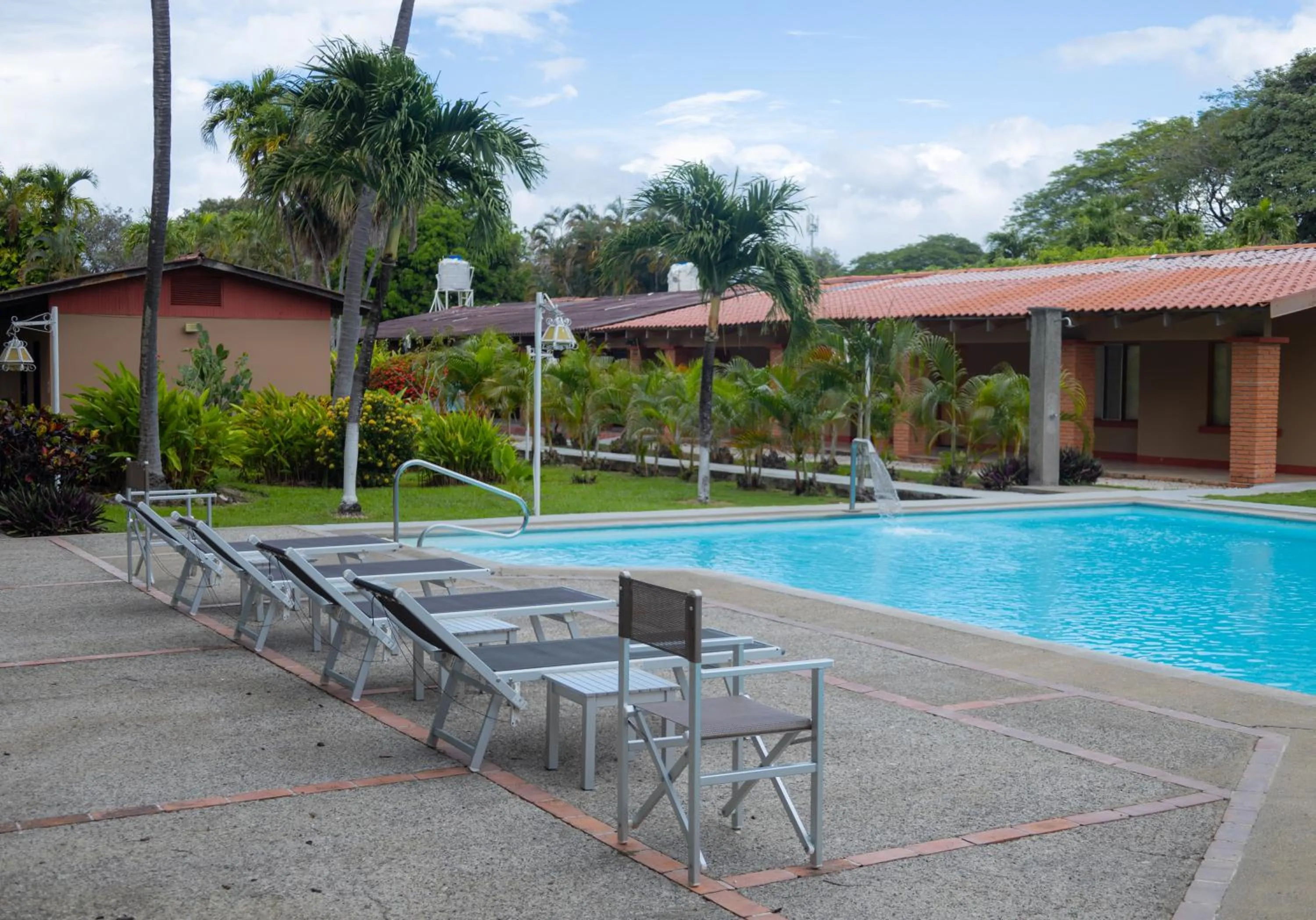Pool view in Hotel Las Espuelas, Bar & Restaurant