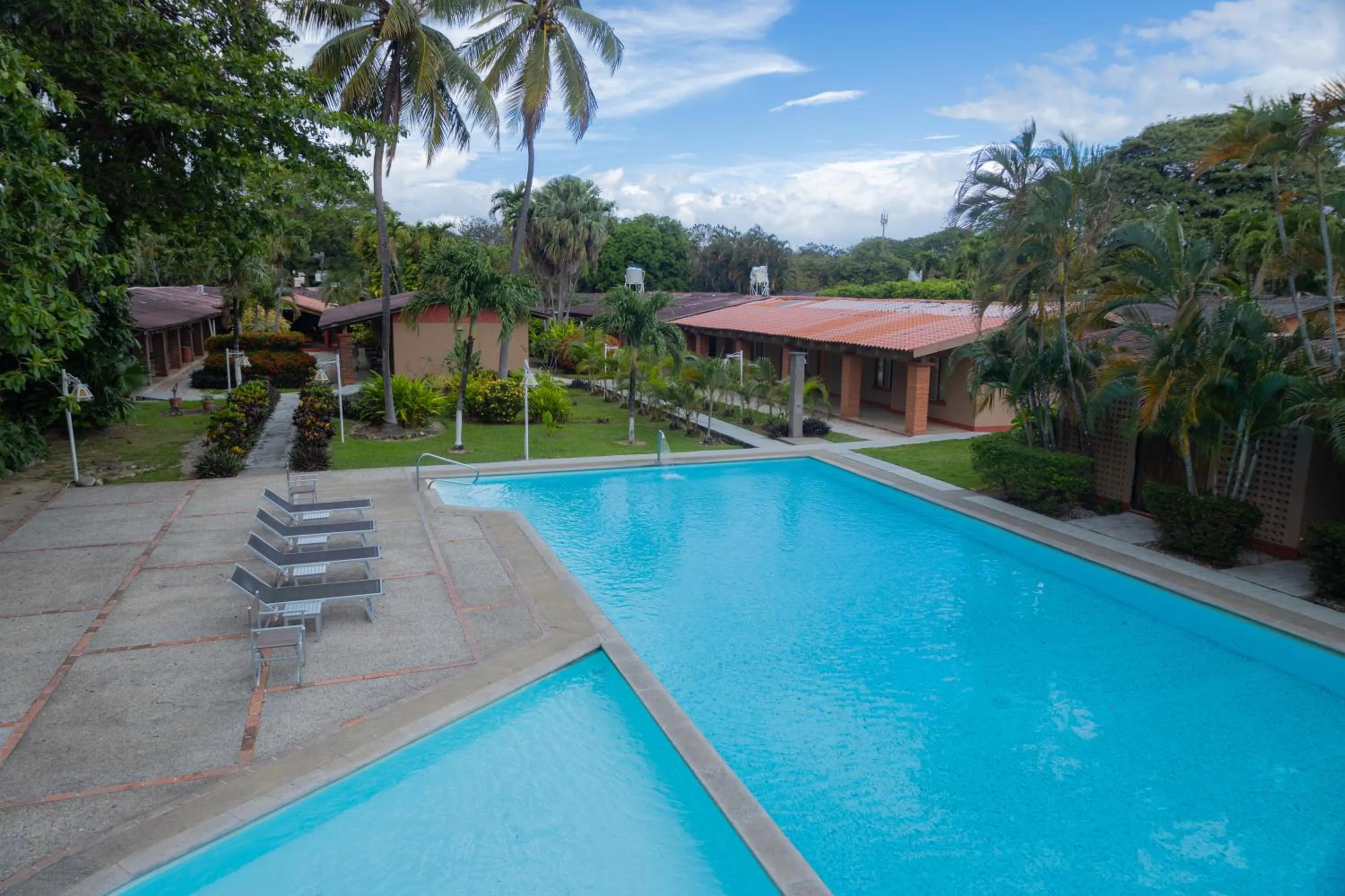 Property building in Hotel Las Espuelas, Bar & Restaurant