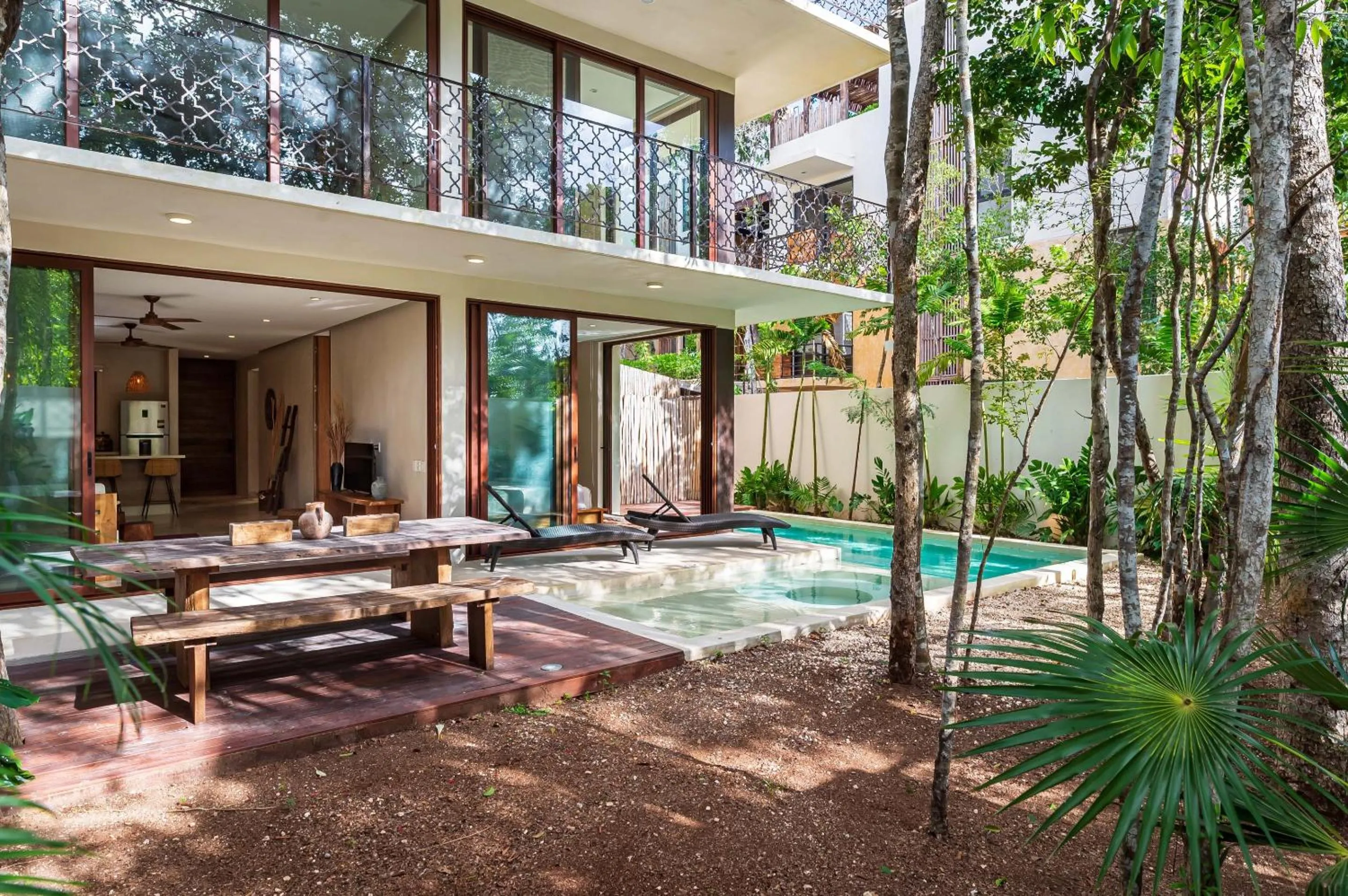 Swimming pool in Casa Wahh