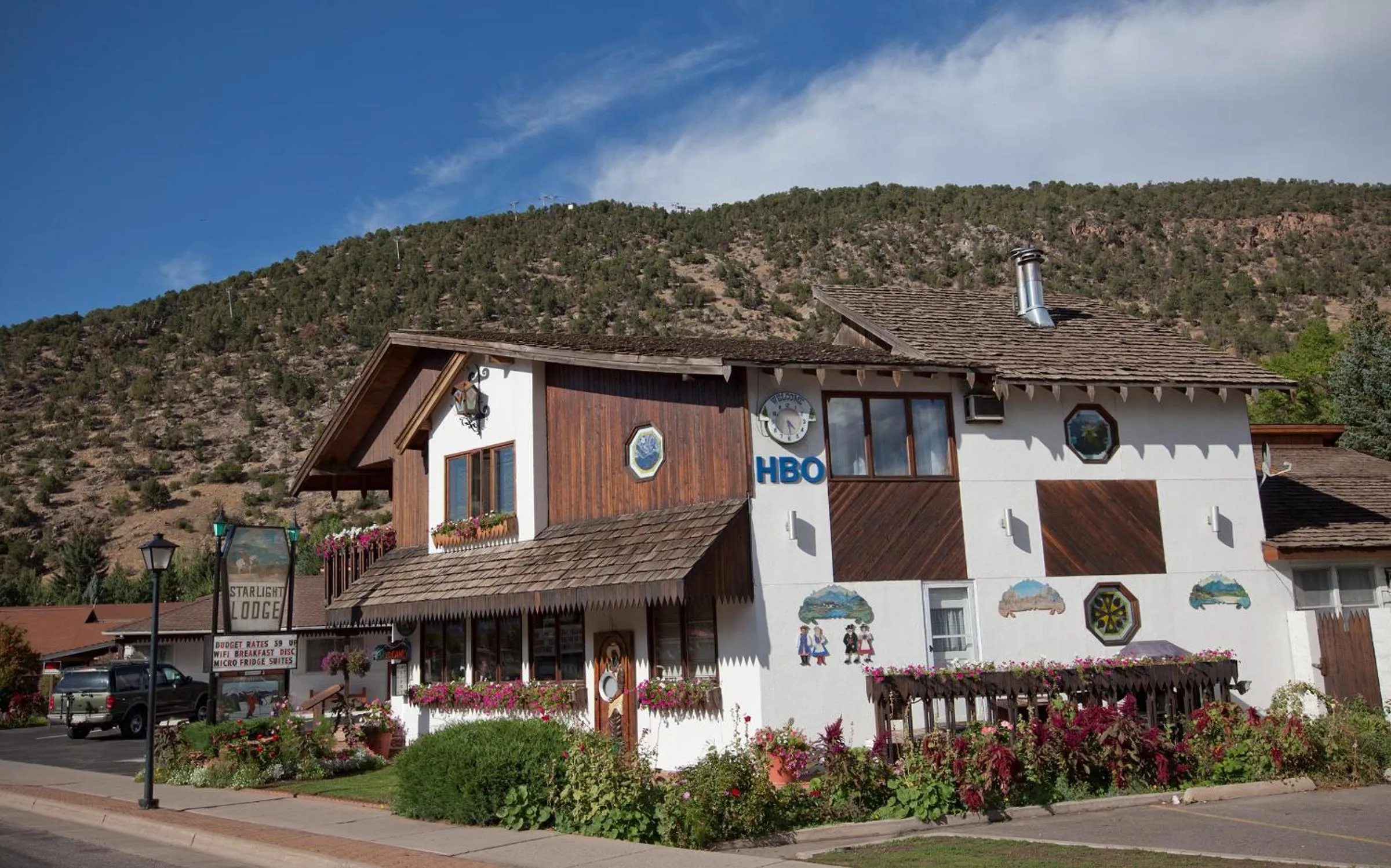 Facade/entrance in Starlight Lodge