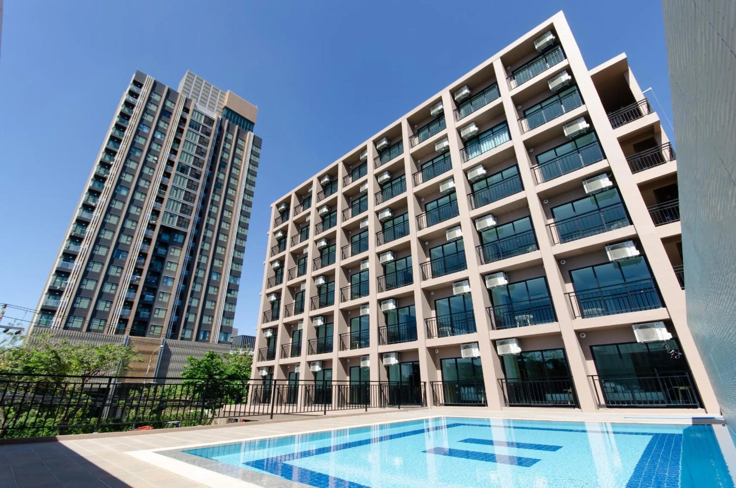 Property building in Marsi Hotel @ Bangchak