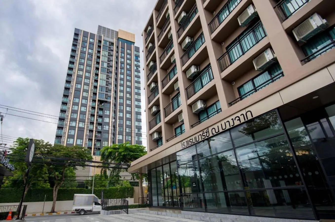 Property building in Marsi Hotel @ Bangchak