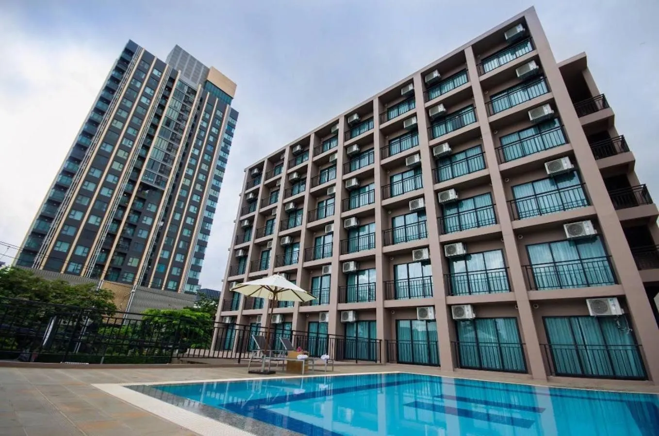 Property building in Marsi Hotel @ Bangchak