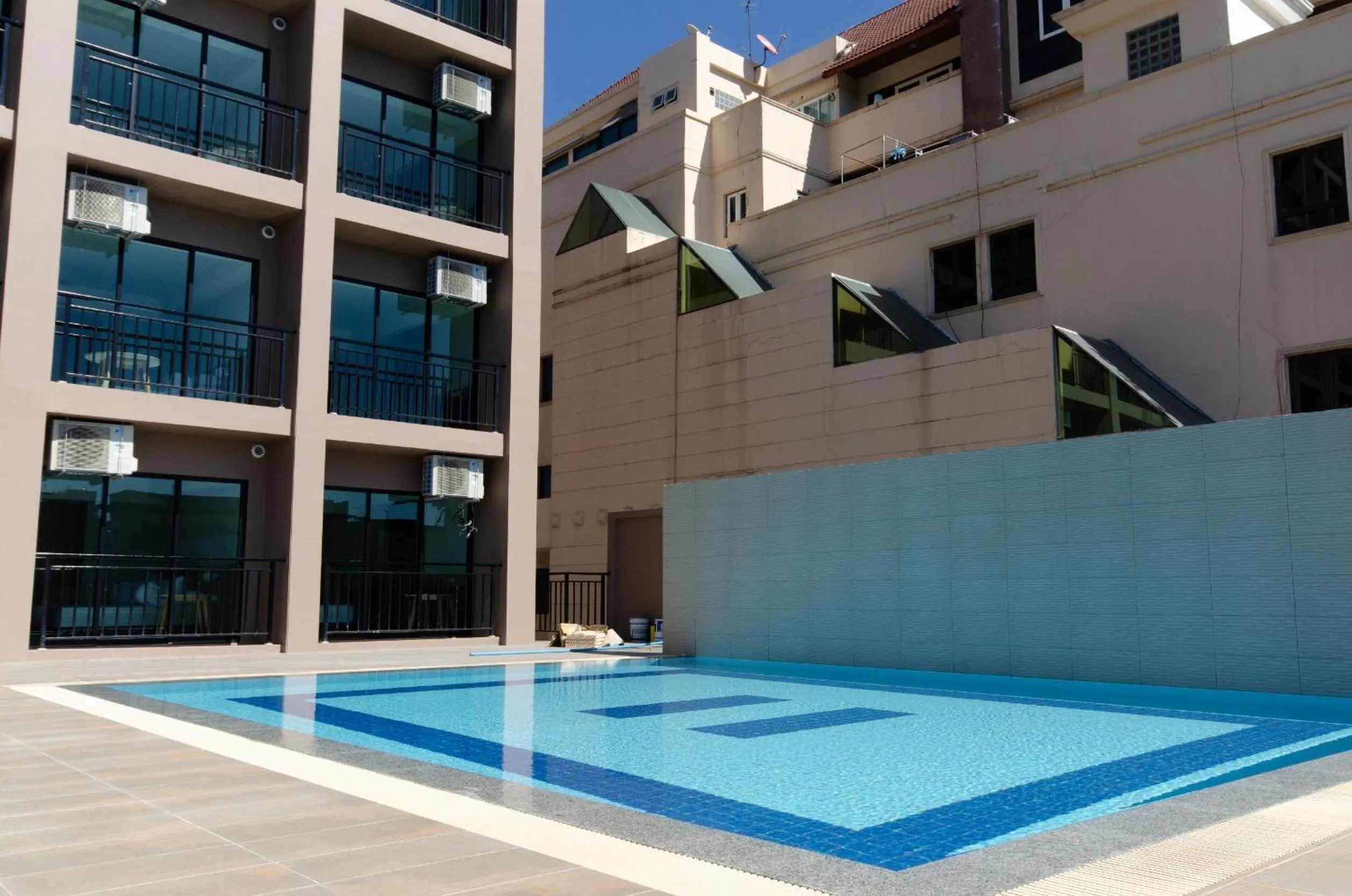 Swimming pool in Marsi Hotel @ Bangchak