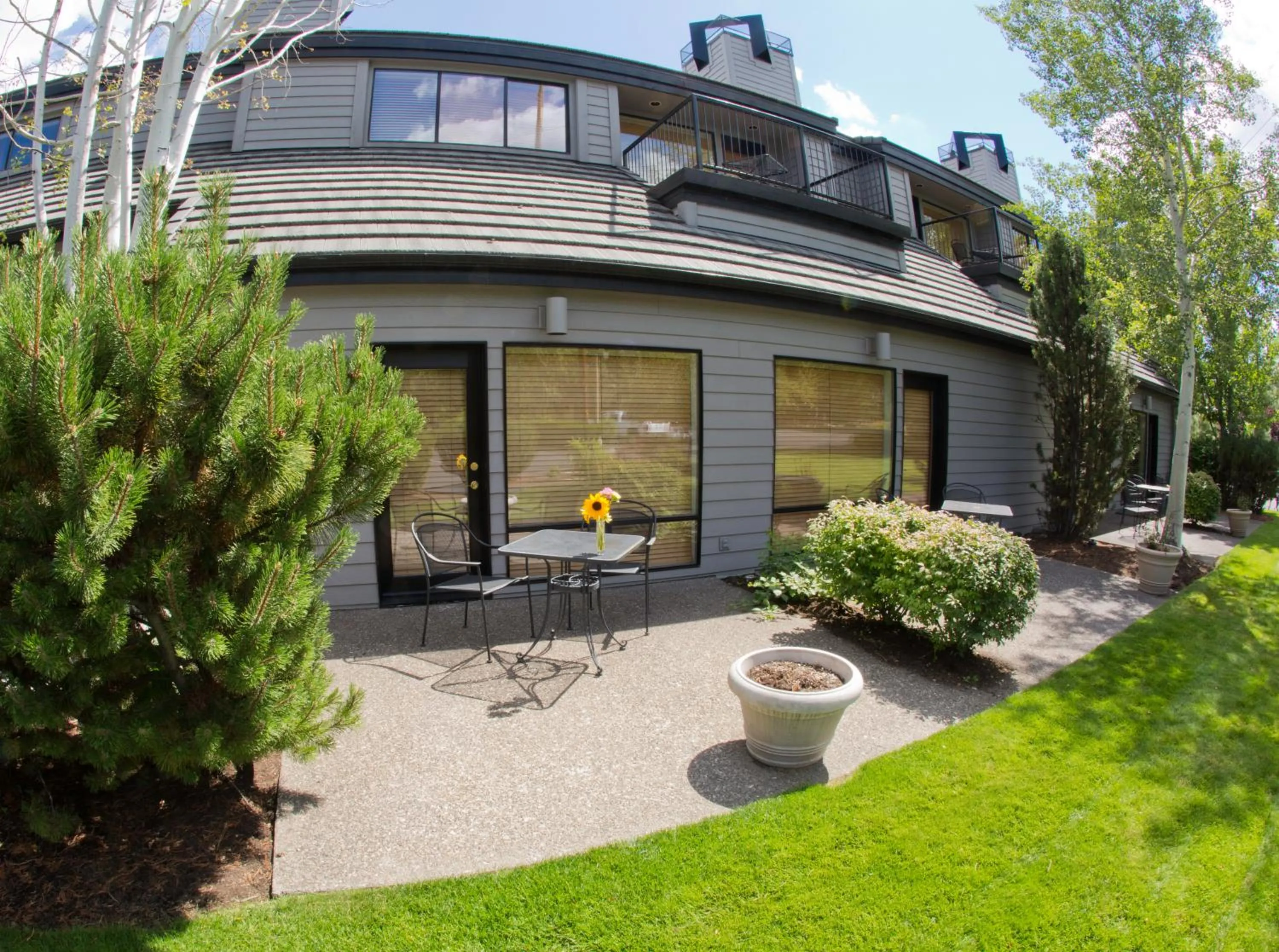 Garden view in Pine Ridge Inn