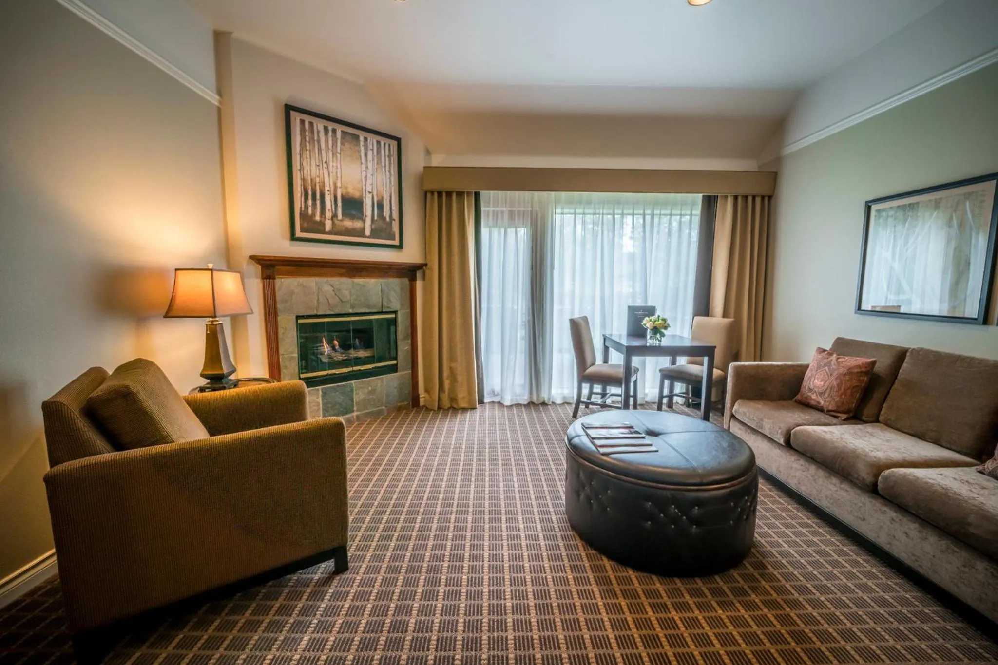 Seating area in Pine Ridge Inn