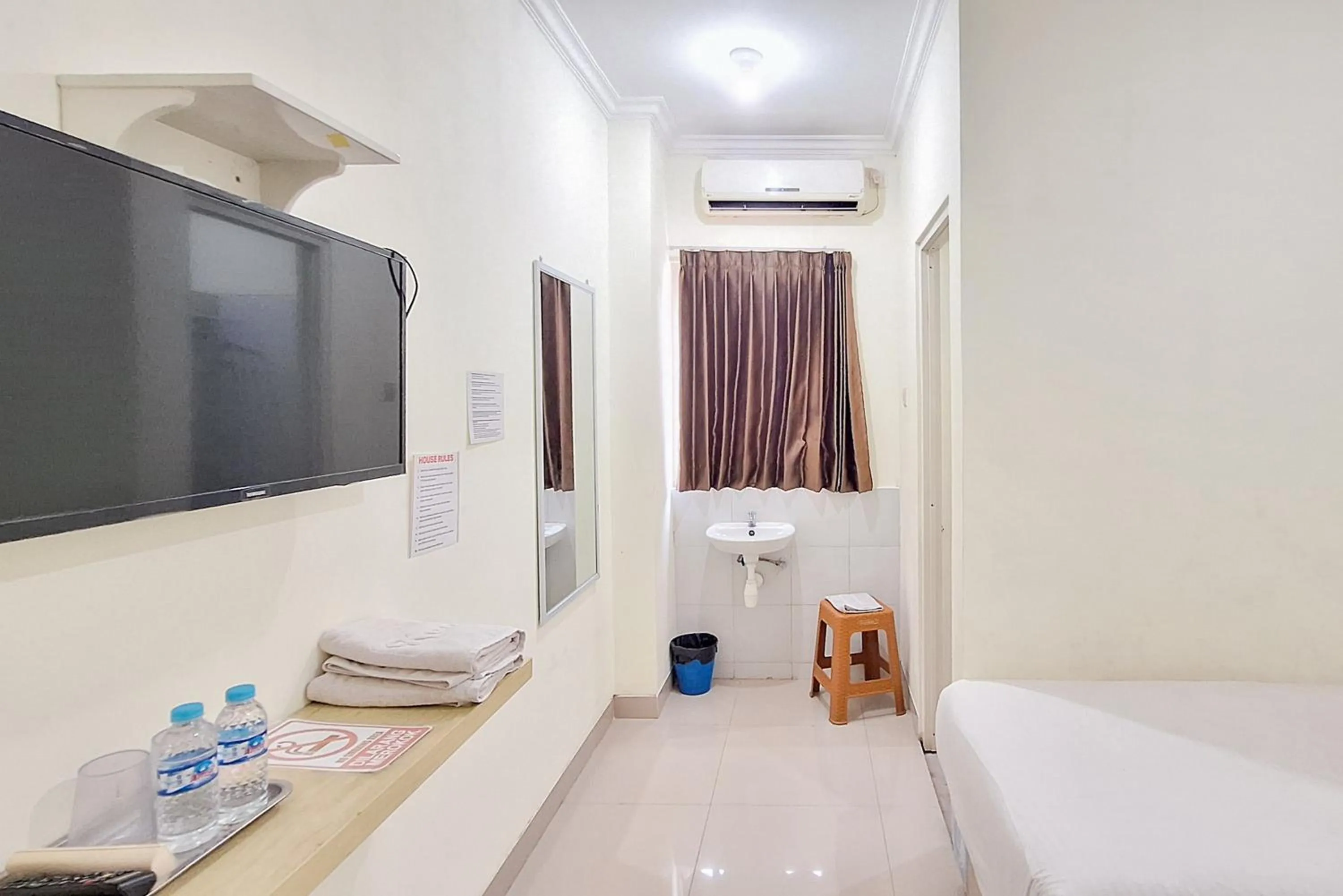 Bed in Papa Kana Farm Mitra RedDoorz At Pacet Mojokerto